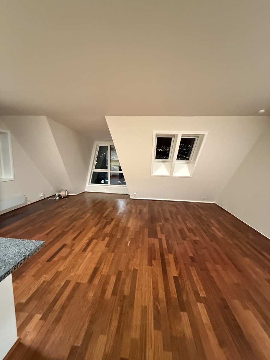 Stue nymalt i fargen "soothing beige" Galleribilde