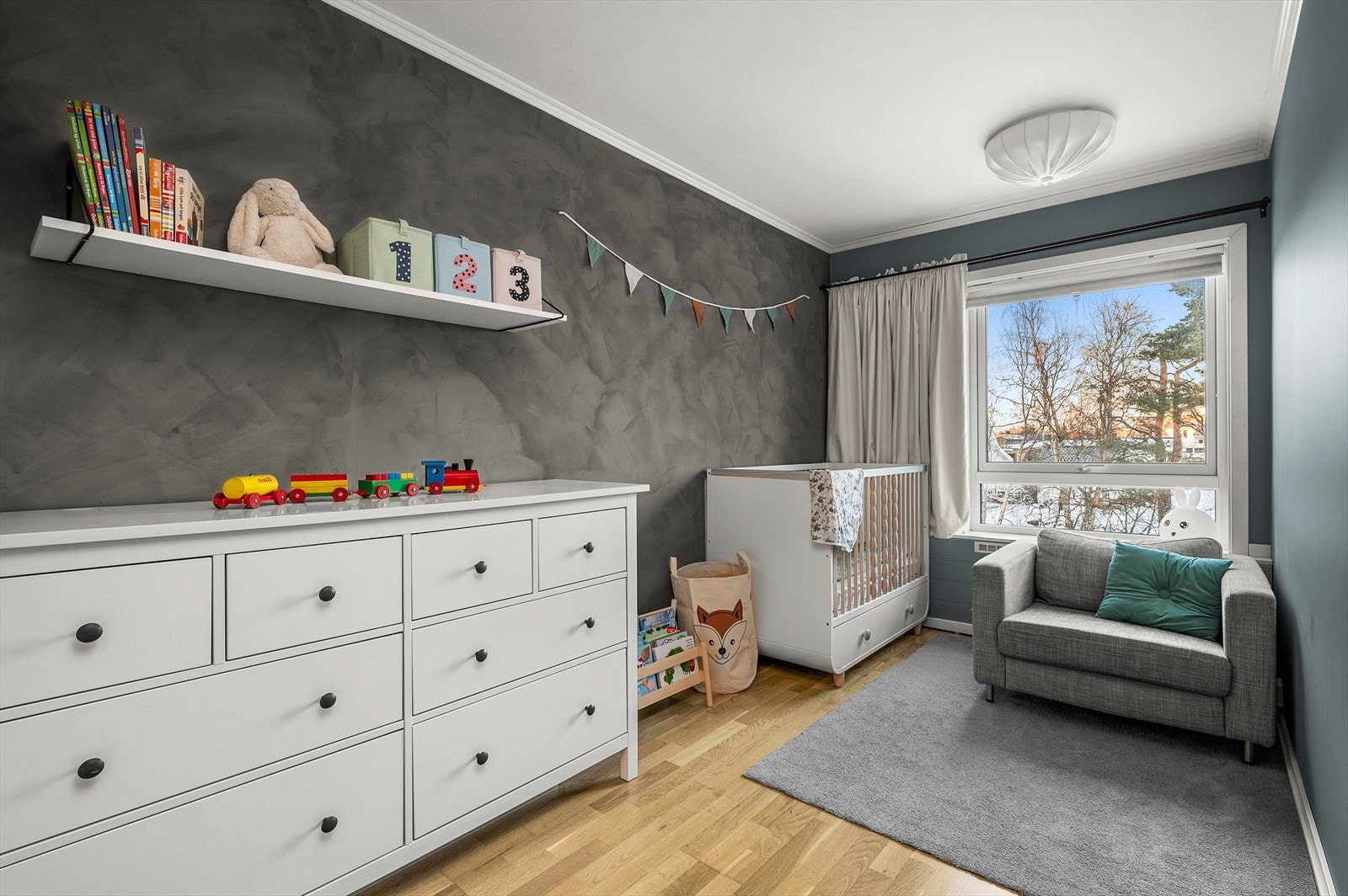 Alle soverom har behagelig oppvarming med fjernvarme og er kasset inn Galleribilde