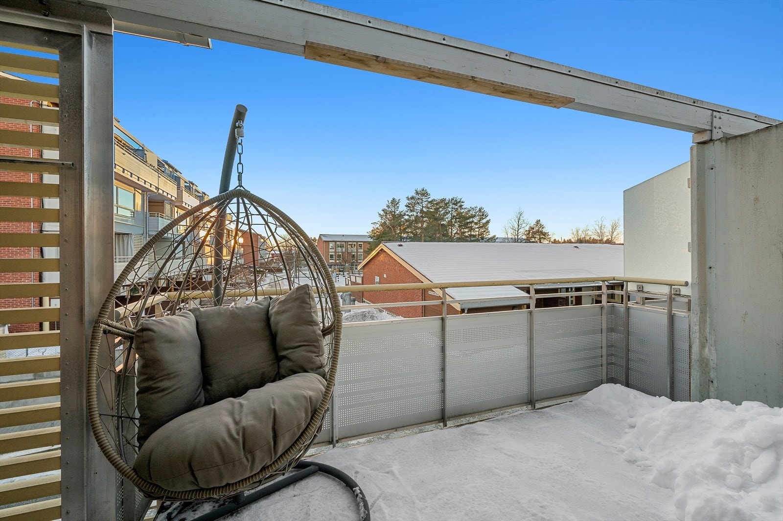 Balkong med utgang fra loftstuen i 2.etasje Galleribilde