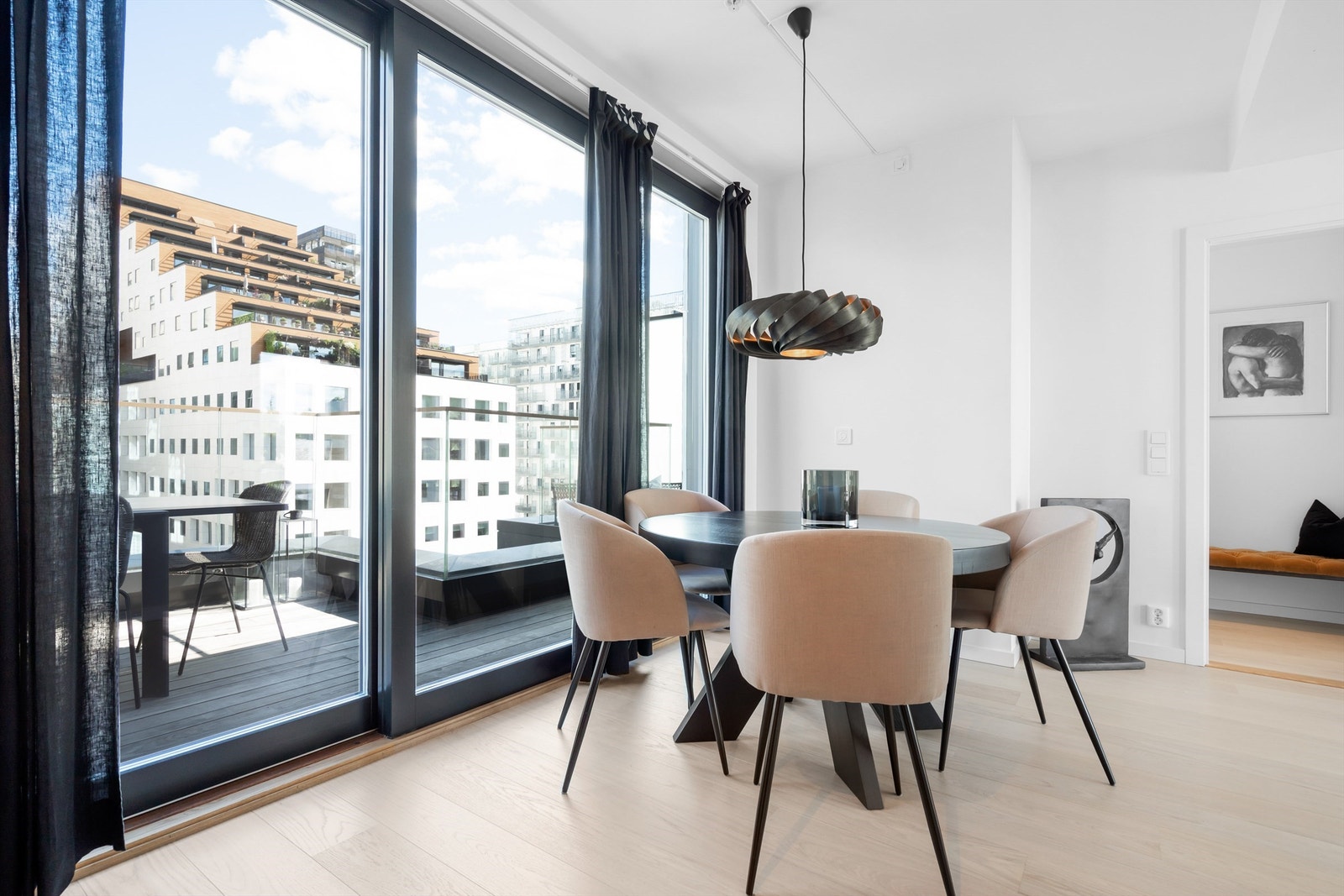 Nyt en hyggelig middag med lys fra Barcode Galleribilde