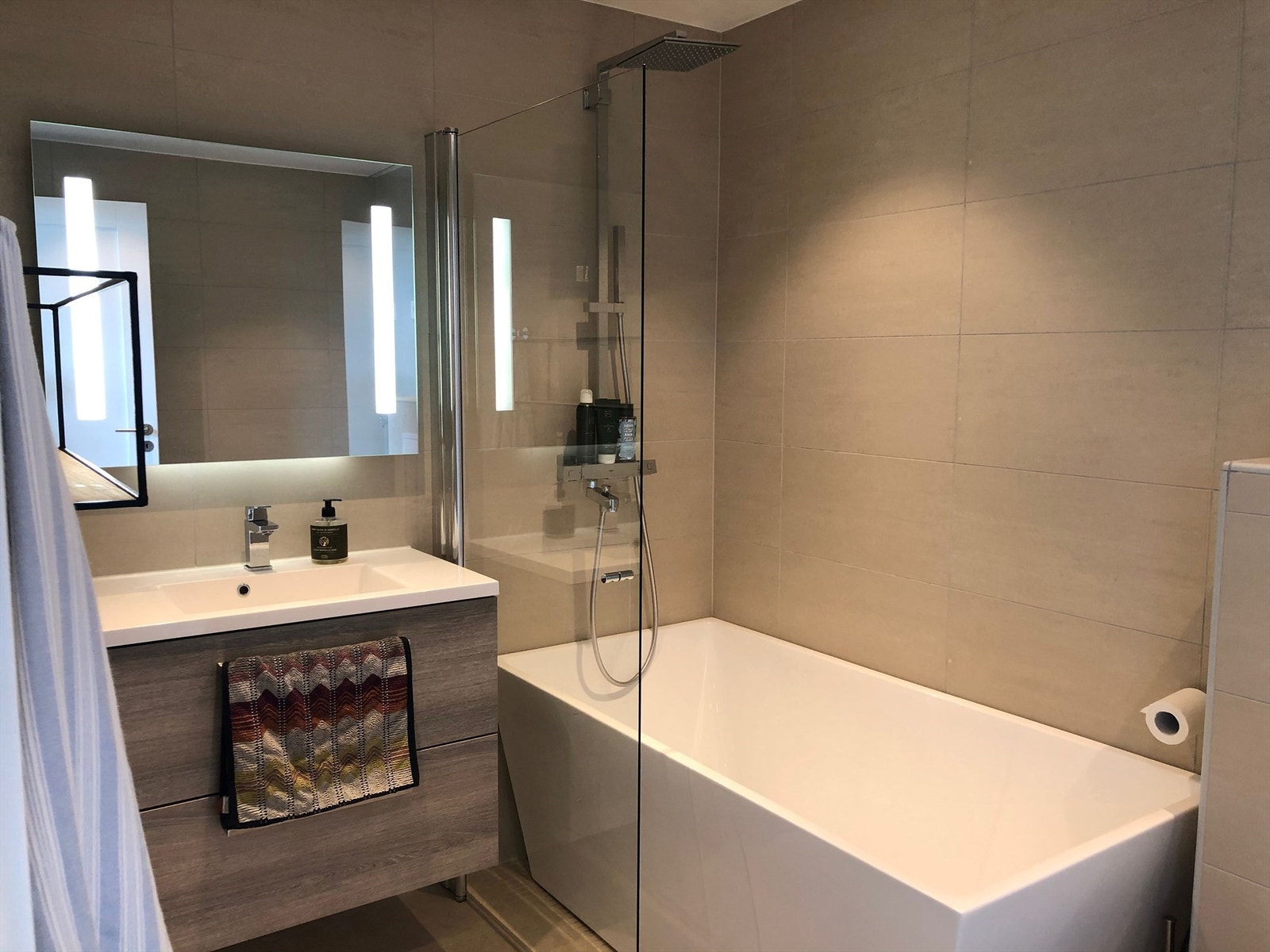 Badekar medfølger, dette ligger i bod og kan enkelt monteres Galleribilde