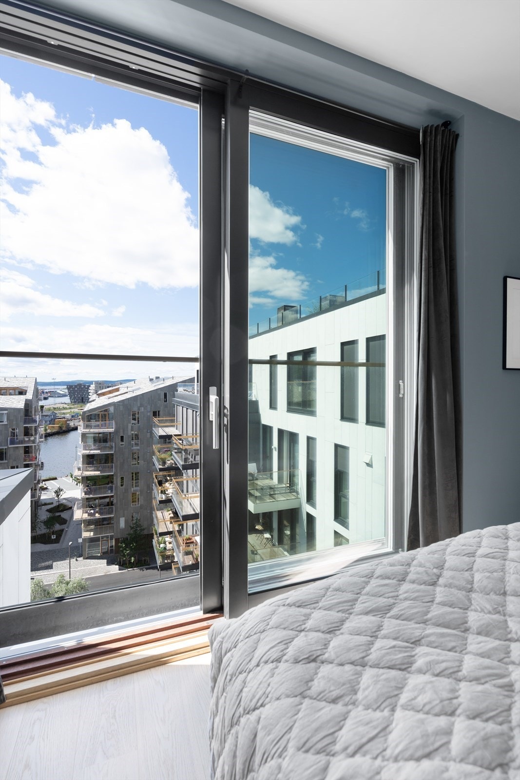 Nyt en time i sengen med vakker utsikt Galleribilde