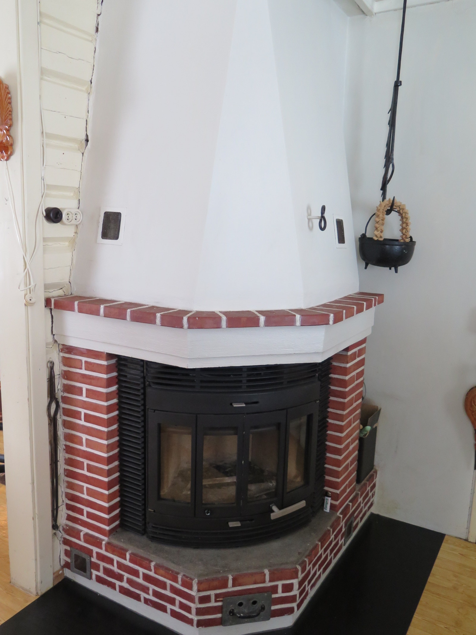 Nyere peisovn i stue Galleribilde