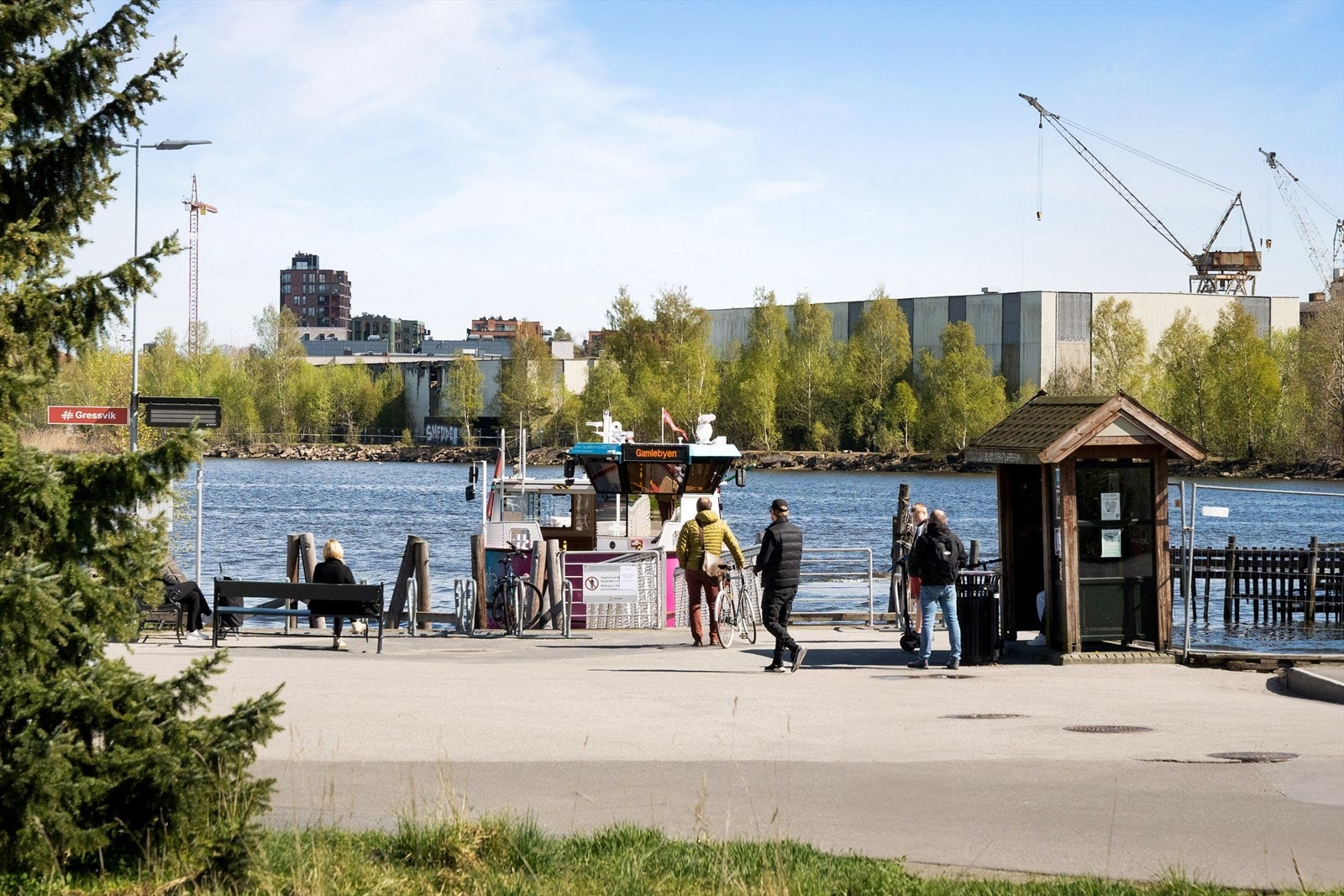 Byfergen tar deg enkelt til Fredrikstad sentrum, Kråkerøy og sjarmerende Gamlebyen. Galleribilde