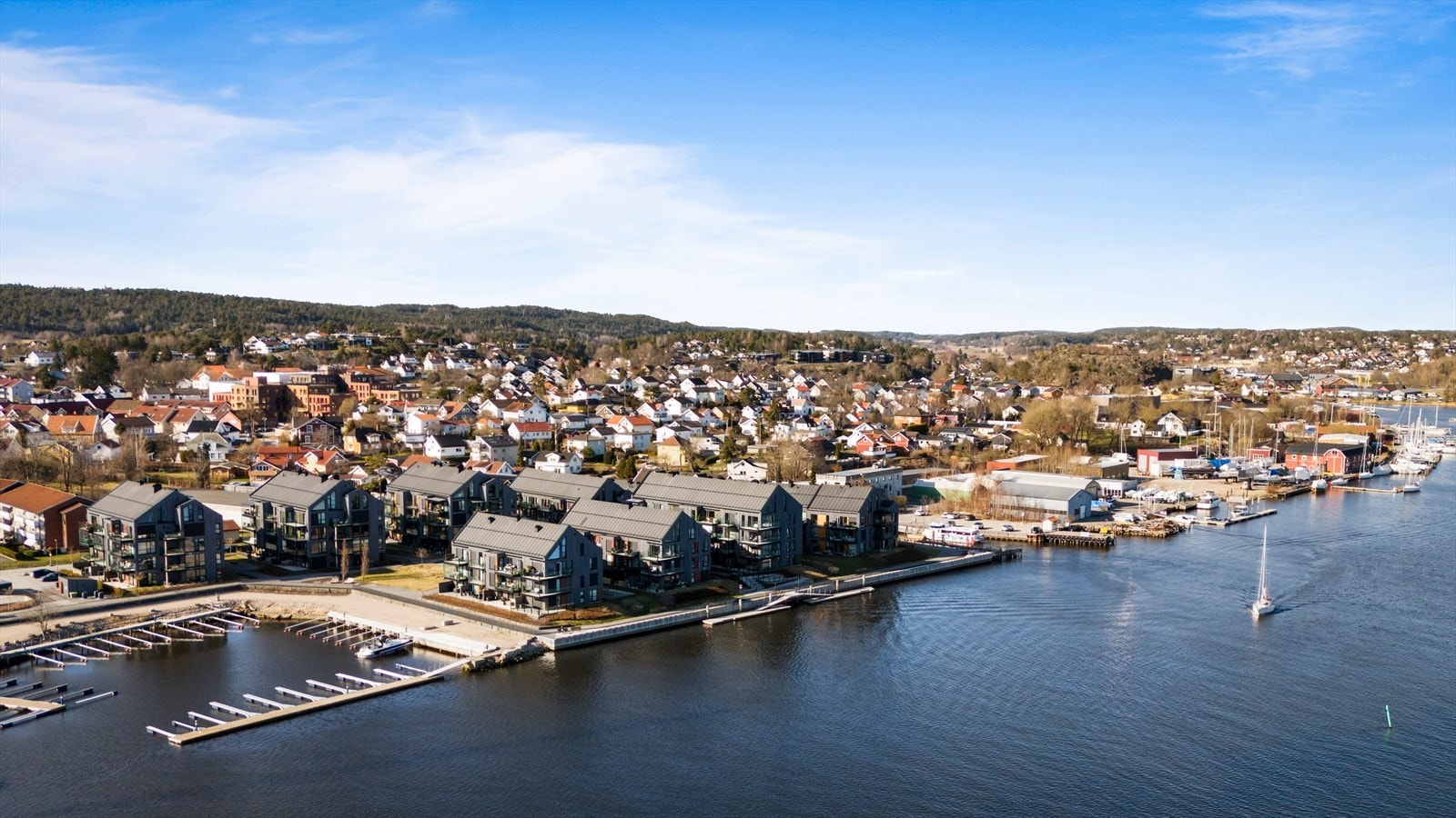 Området byr på nærhet til både marinaer og servicefunksjoner. Galleribilde