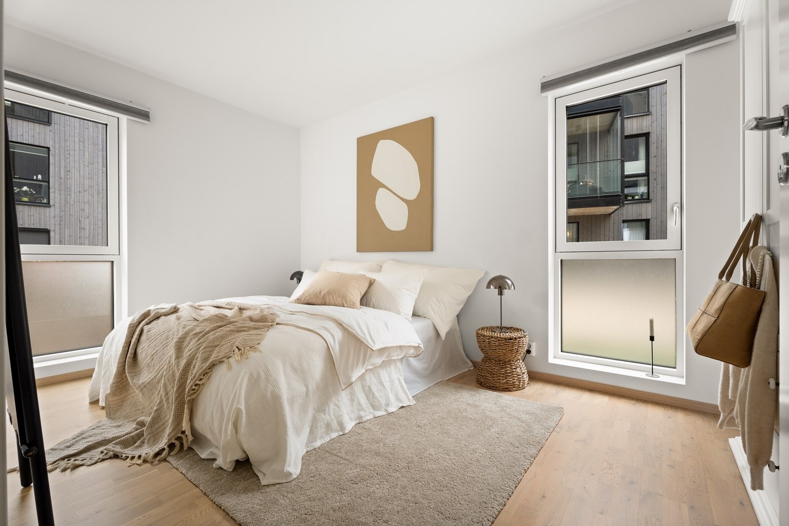 Leiligheten har tre soverom. Hovedsoverommet har god plass til dobbeltseng. Galleribilde