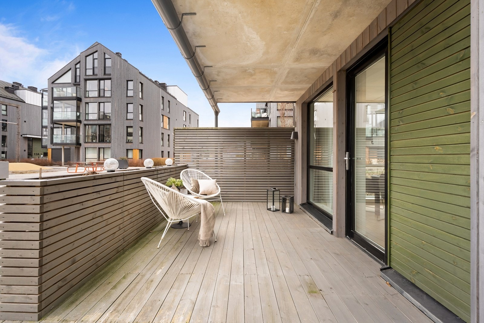 Uteplassen er en fin forlengelse av stuen på varme dager. Galleribilde