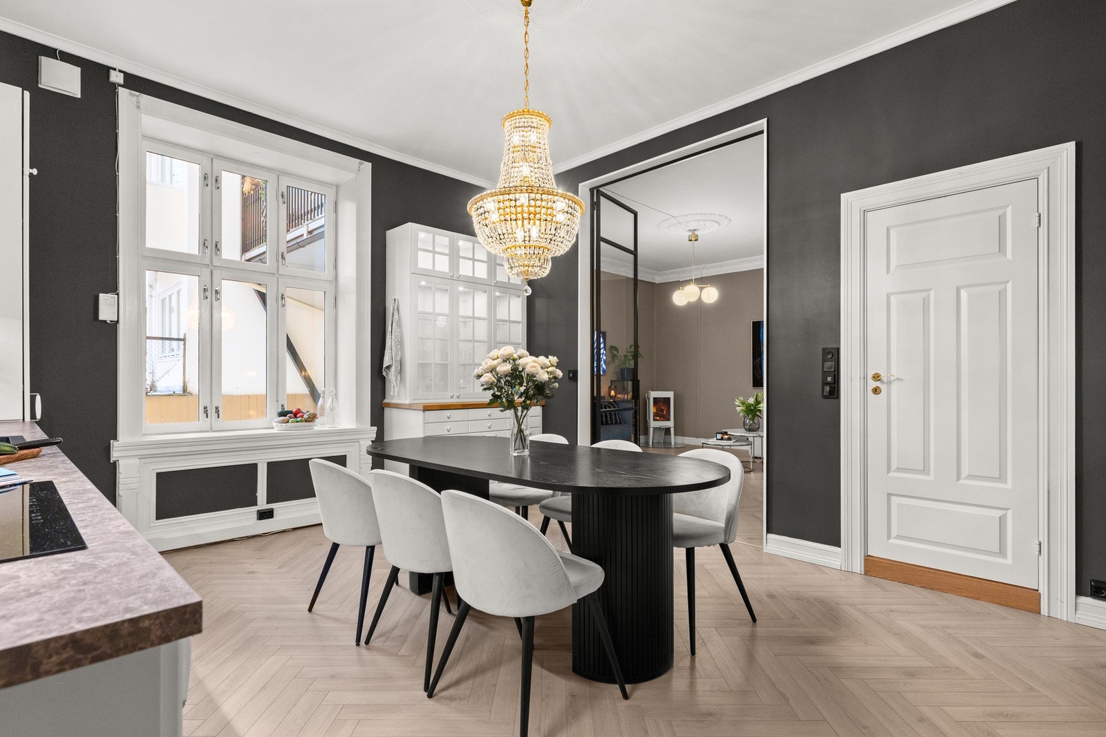 Kjøkkenet er meget romslig. Galleribilde