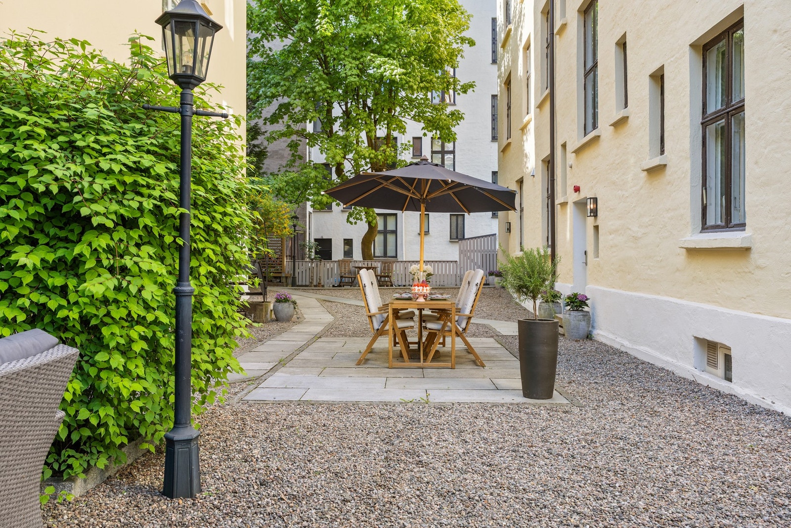 Koselig felles bakgård som er rolig og skjermet. Galleribilde