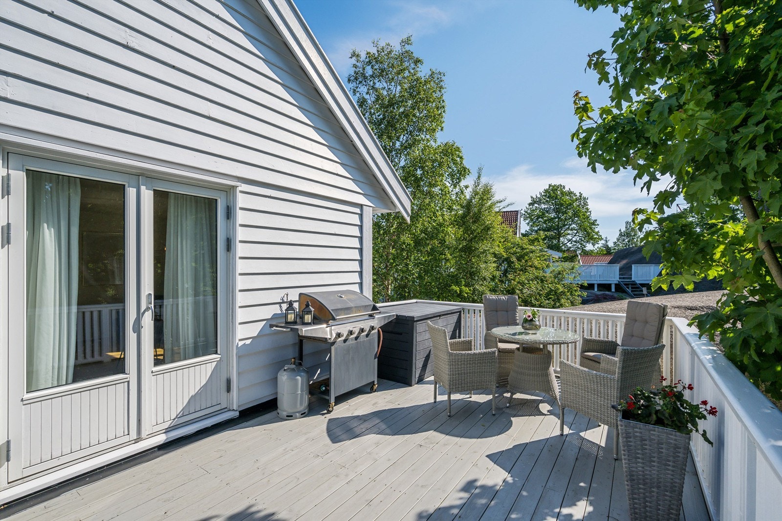 Fra stuen er det utgang til balkong i sør. Galleribilde