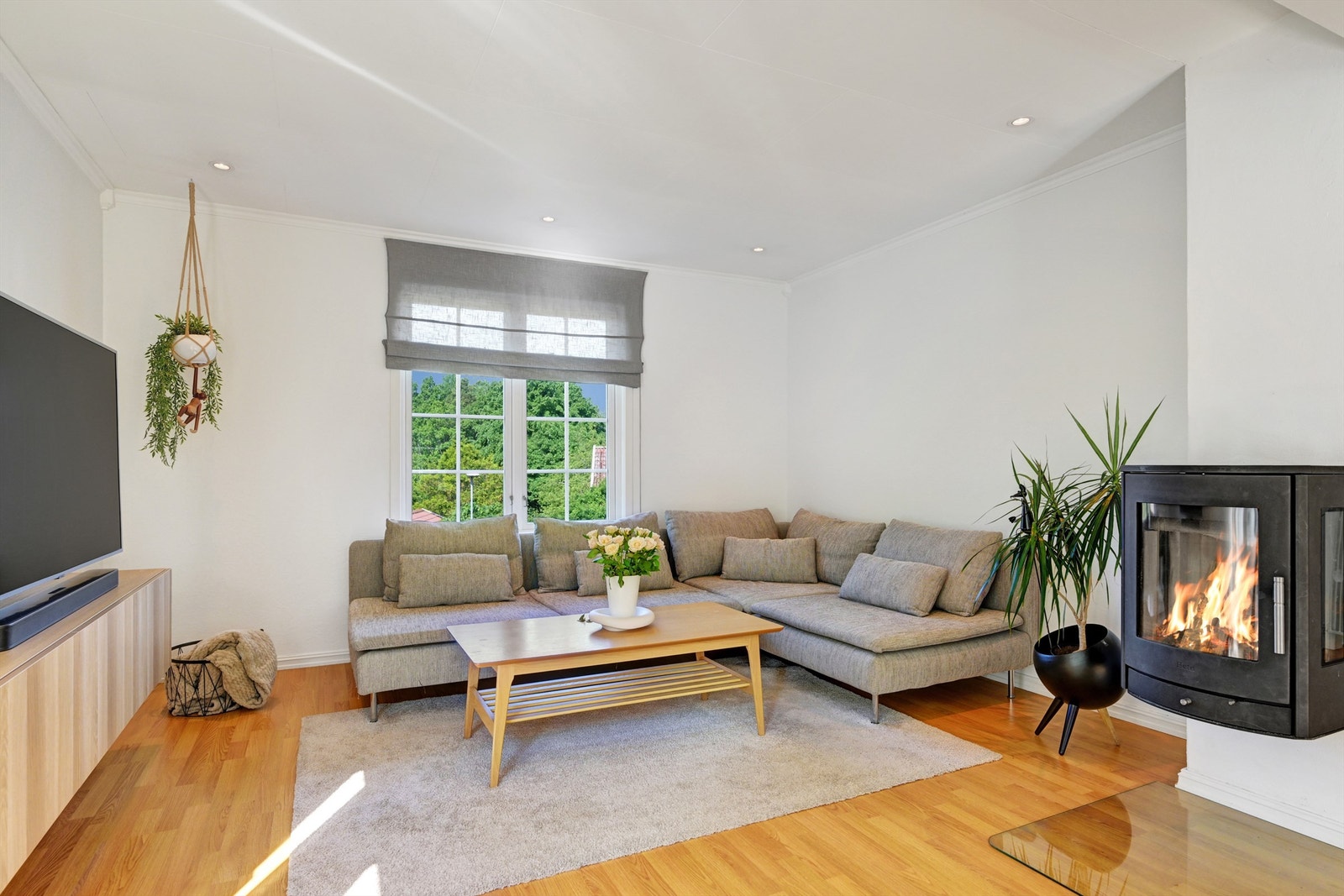 Spotter i taket. Galleribilde