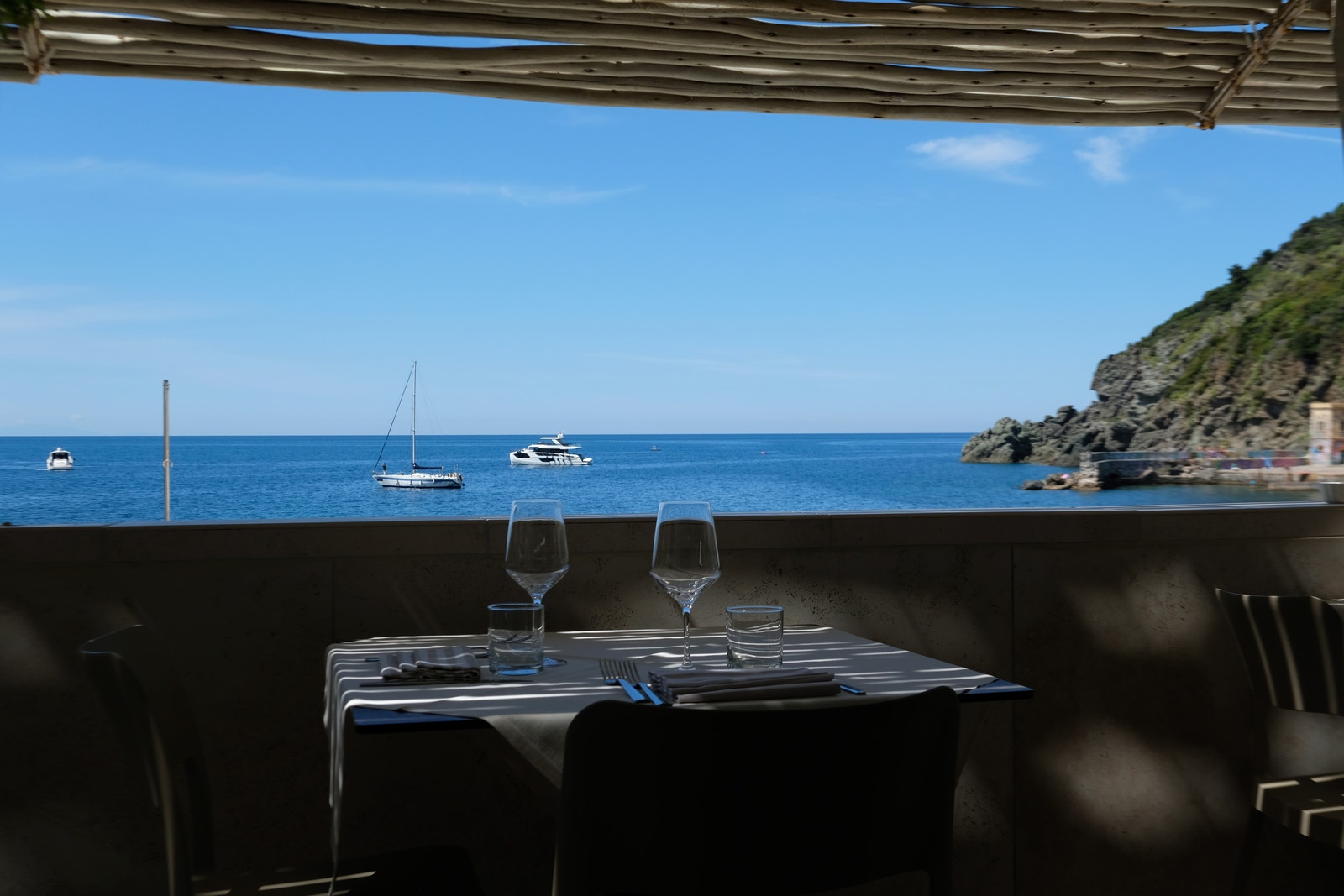 Quercianella har flere restauranter ved sjøsiden. Galleribilde