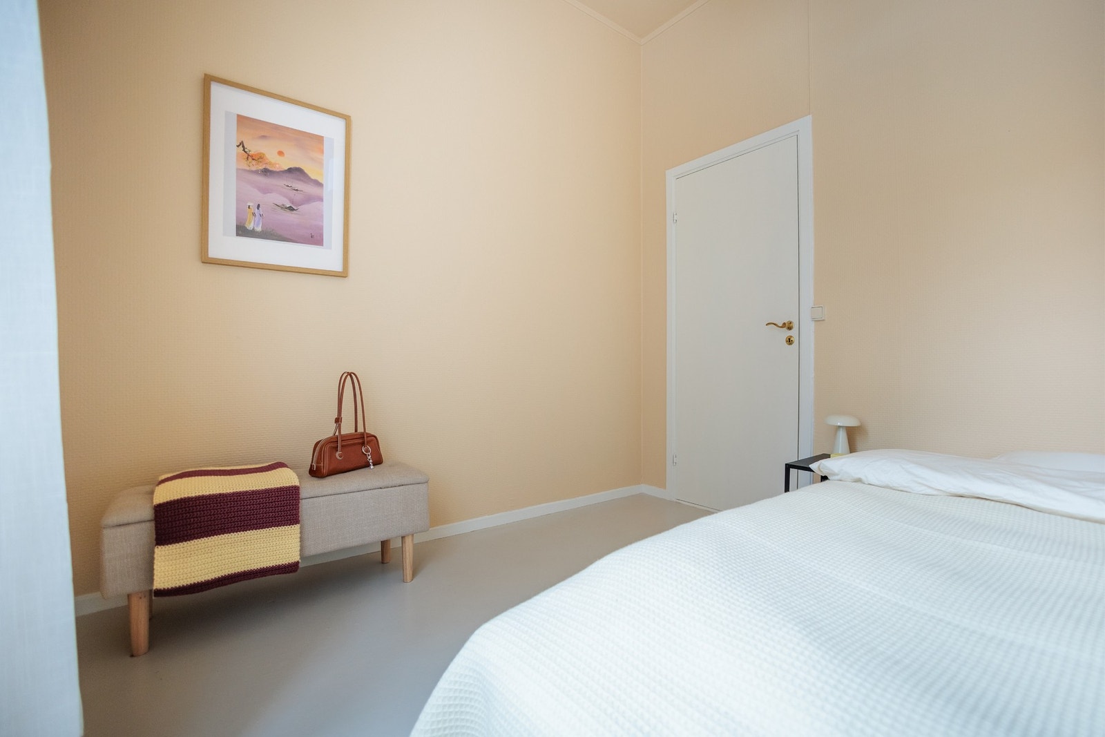 Rommet vender ut mot bakgård og er uten innsyn. Galleribilde