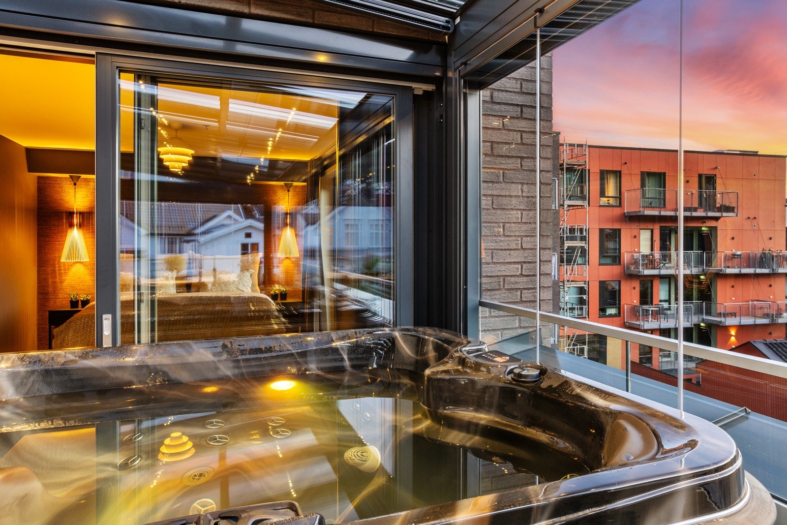 Polarbad fra Artic Spas i modell Artic Fox Signature med onzen saltvannssystem med god plass til 2-3 personer Galleribilde