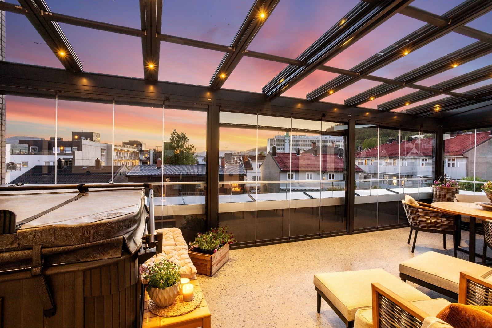 Det er montert 3 stk. Provida 3200 watt terrassevarmere med timer, WiFi og fjernkontroll (terrassevarmerne avgir ikke lys) | terrassegulv er slipt Galleribilde