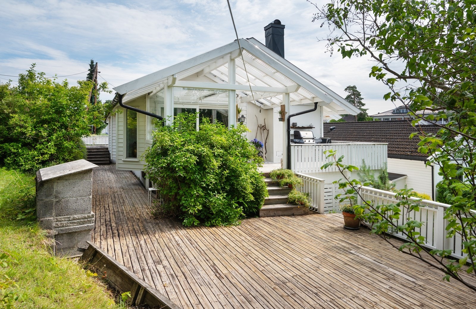 Boligen har to flotte terrasser med gode solforhold. Galleribilde