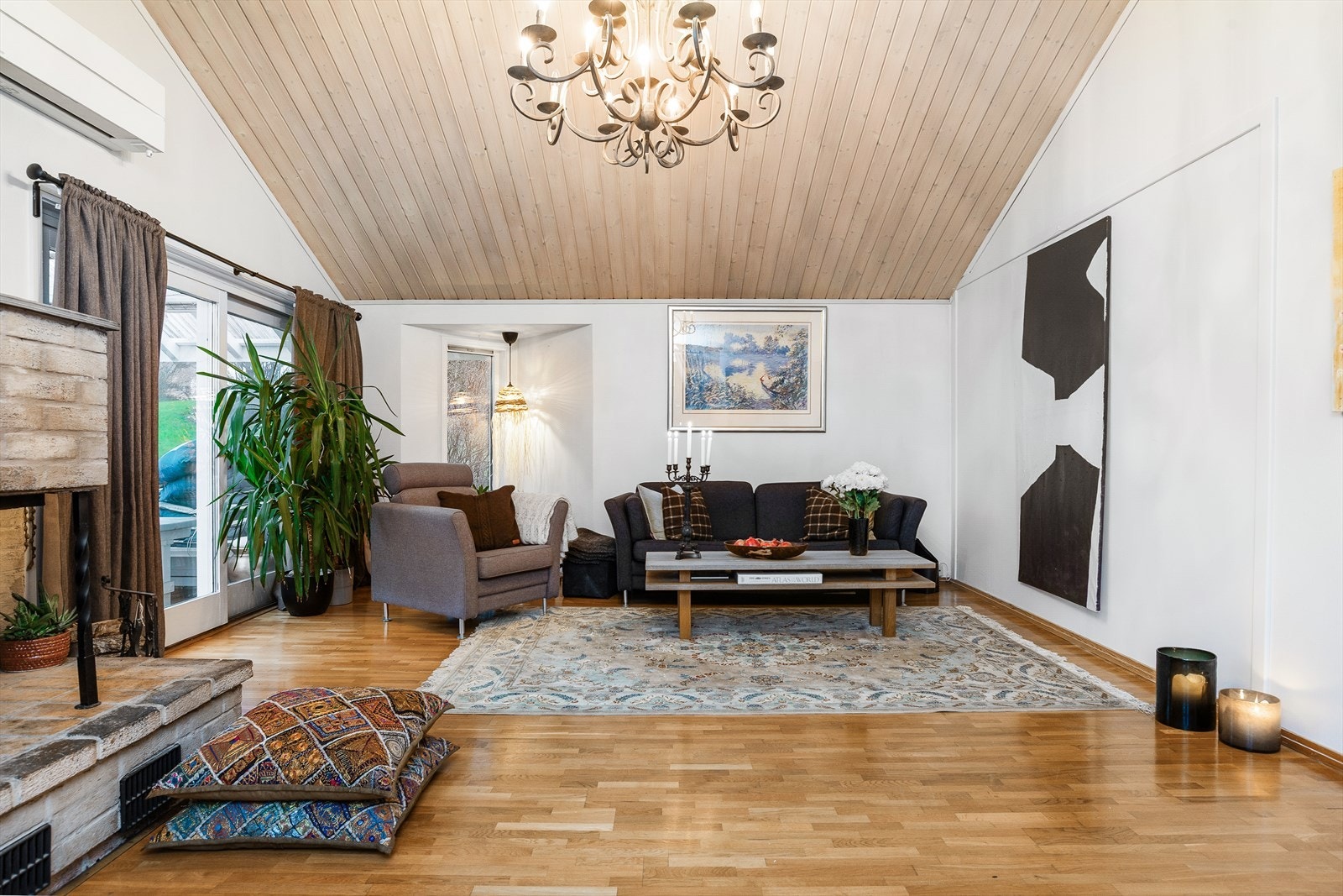 Hyggelig stue med gode møbleringsmuligheter. Galleribilde