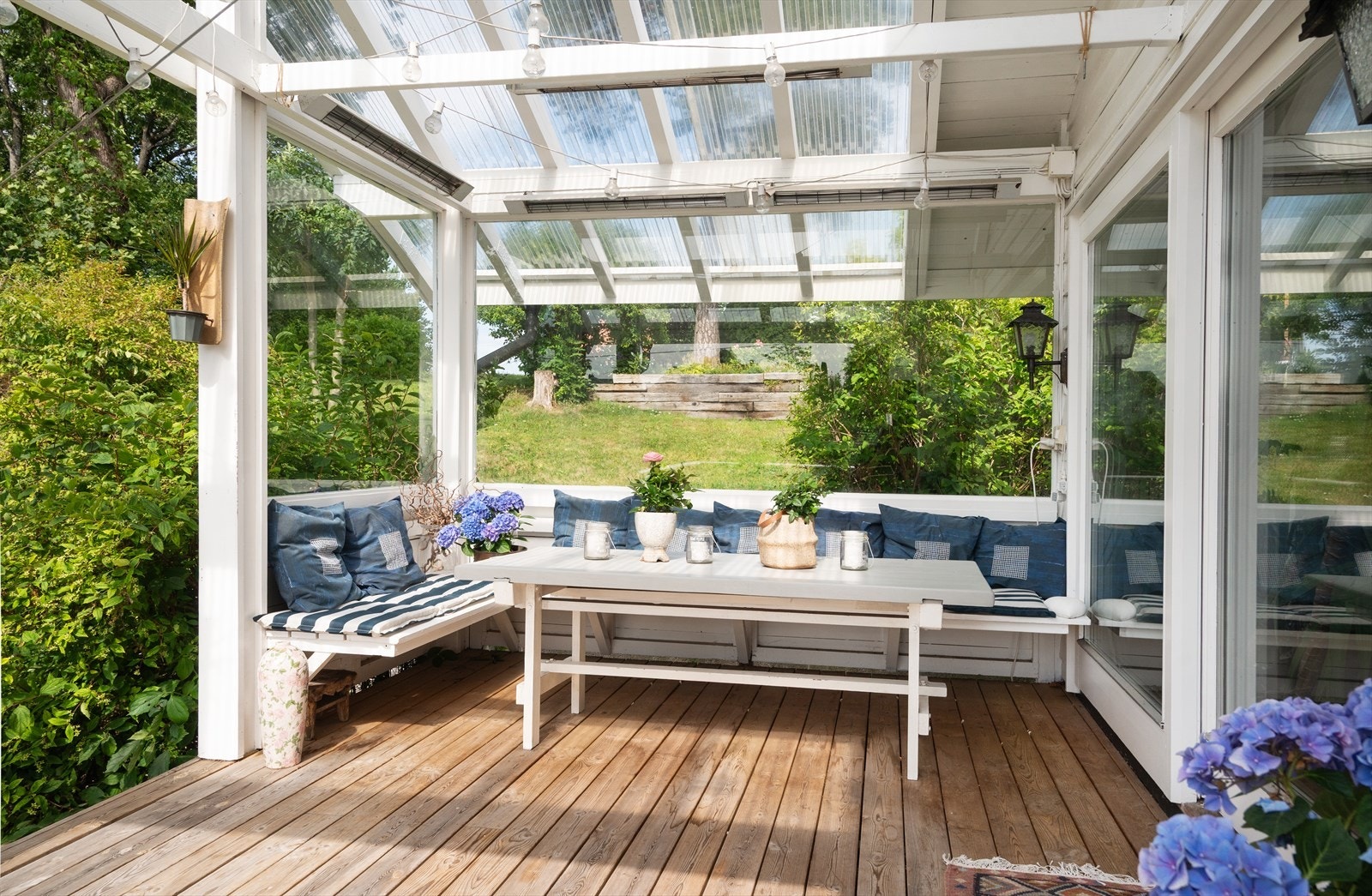 Deler av terrassen er overbygget. Galleribilde