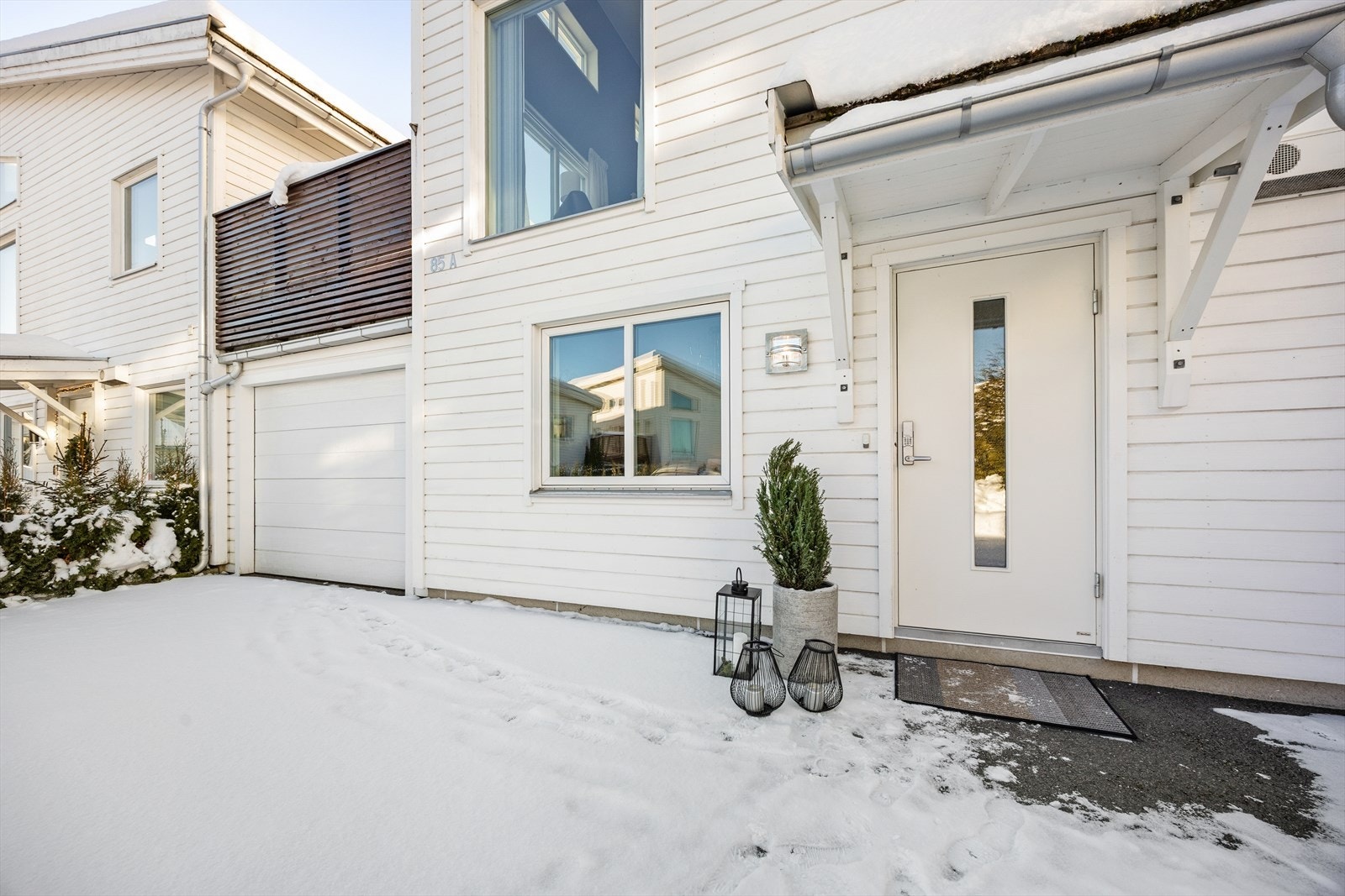 Du ønskes velkommen inn via det overbygde inngangspartiet. Galleribilde