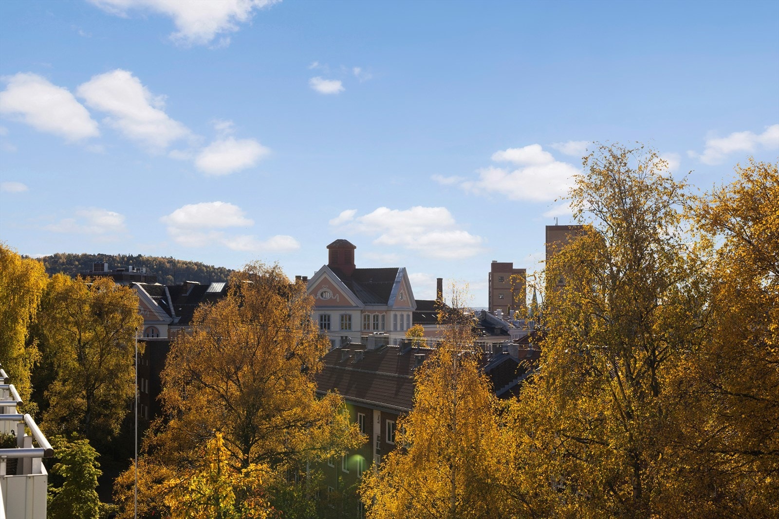Utsnitt som viser nærheten til grønne drag og byens åpne rom - fint for turer, trening og pauser. Galleribilde
