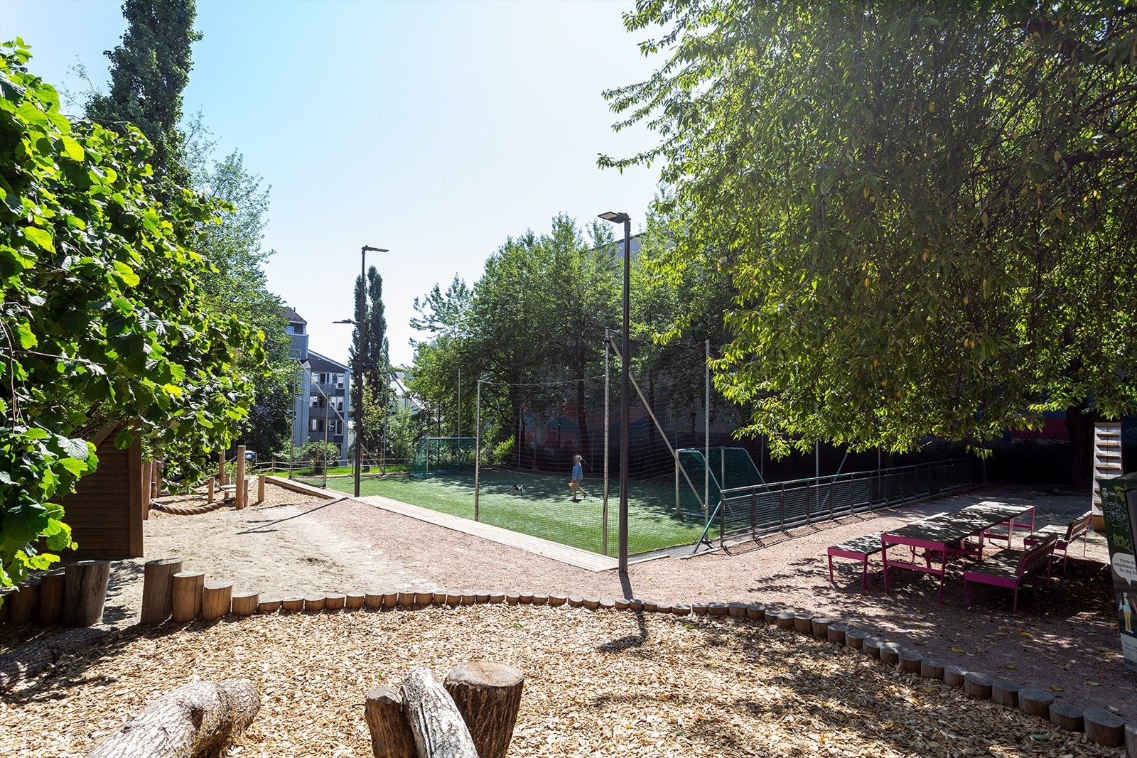 Enerløkka / lekeplassområde: Hyggelig nærmiljø med gangveier og grønne omgivelser - fint for små og store. Galleribilde