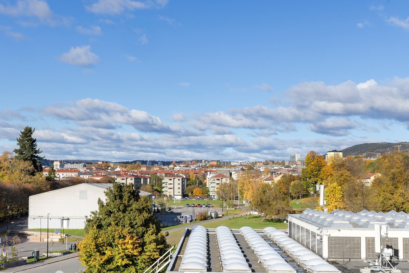 Åpent utsnitt som viser hvor mye du faktisk ser herfra - en utsikt som gir rommet karakter. Galleribilde