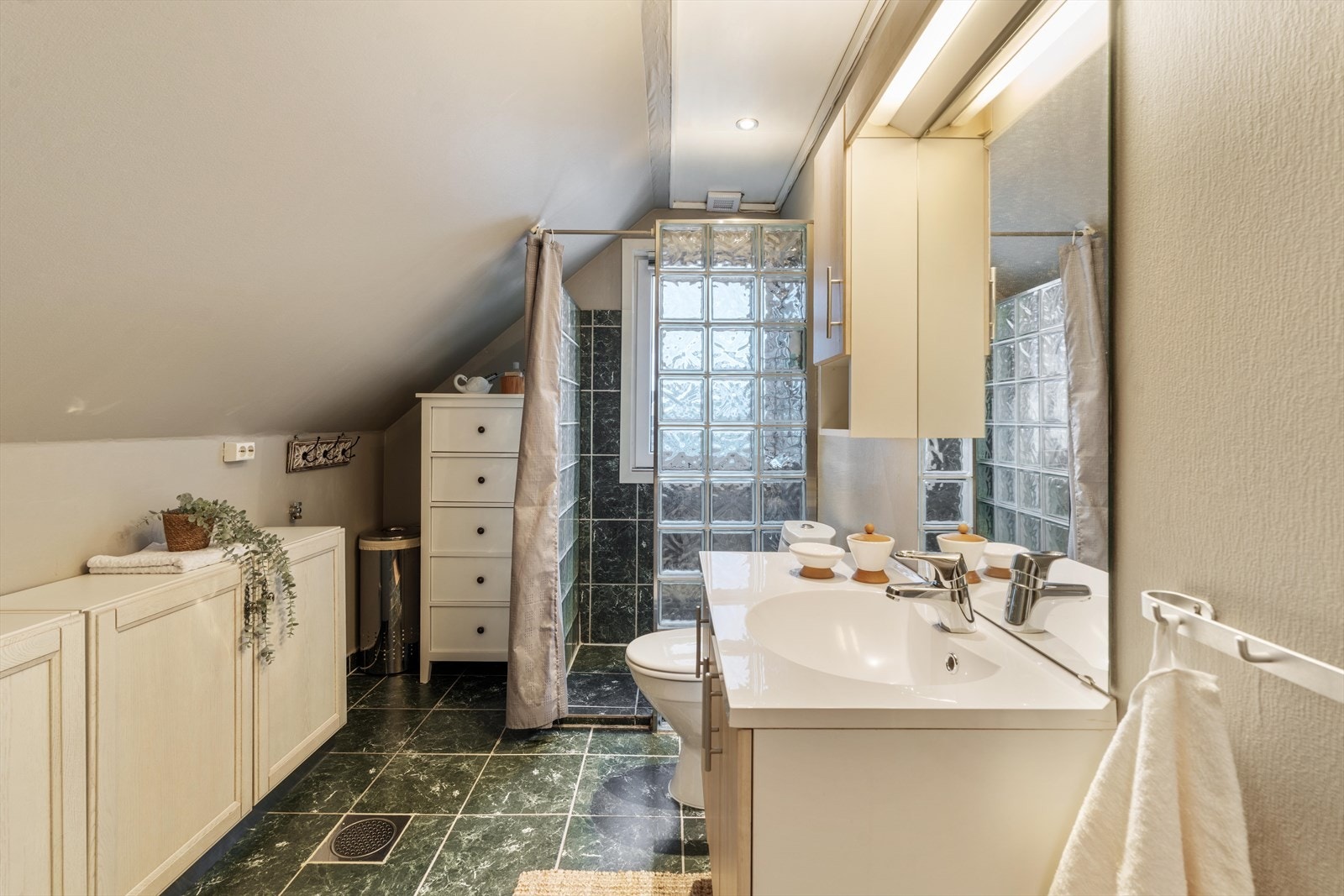 Bad i 2. etasje Galleribilde