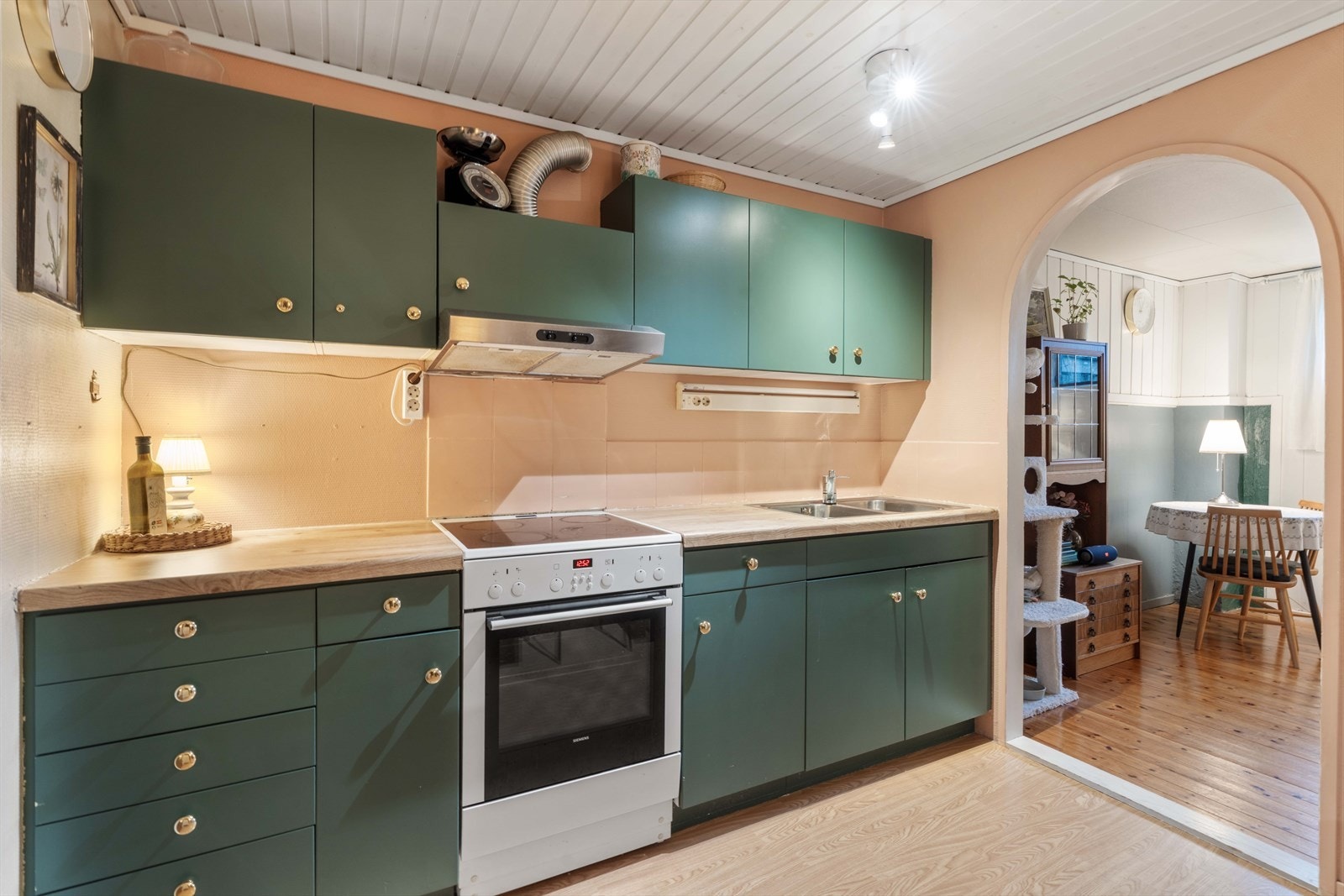 Innredet kjøkken i u. etasje (ikke godkjent) Galleribilde