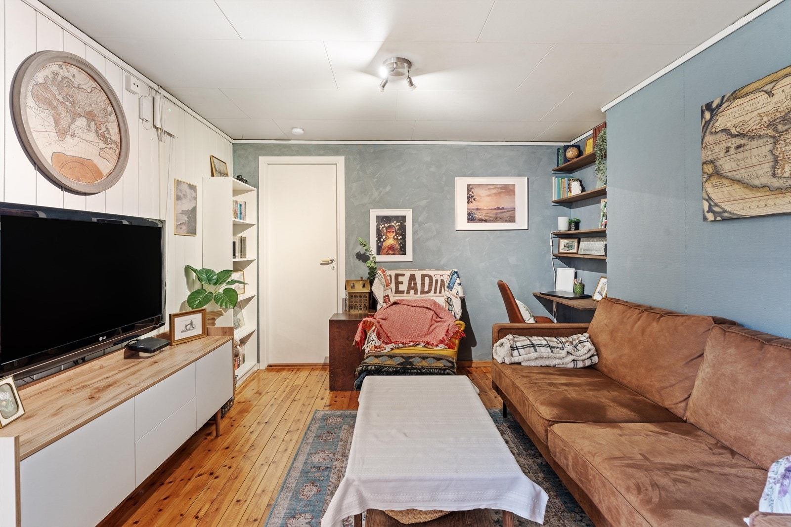 Rom i u. etasje innredet som stue (ikke godkjent) Galleribilde