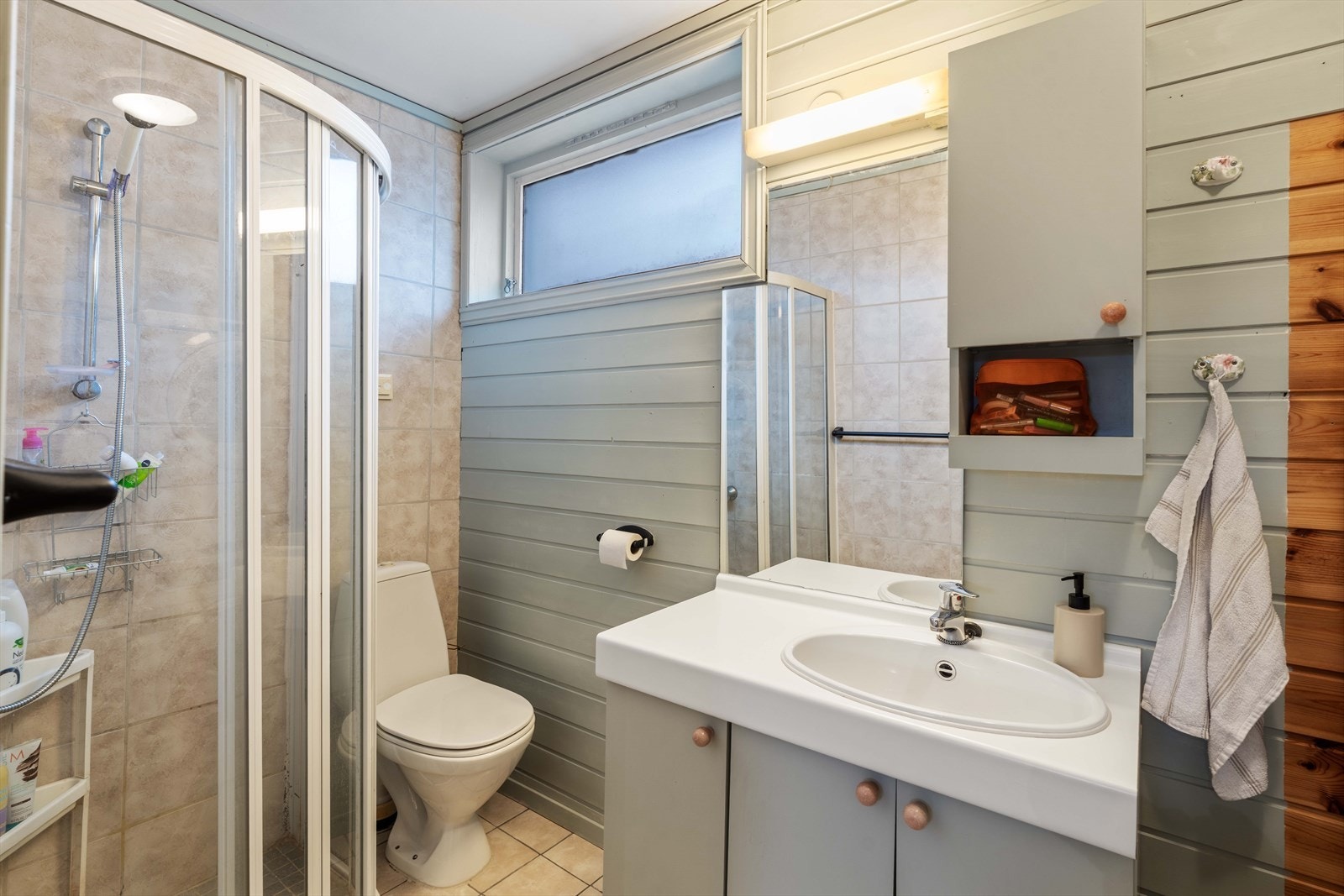 Rom innredet som bad i u. etasje (ikke godkjent) Galleribilde