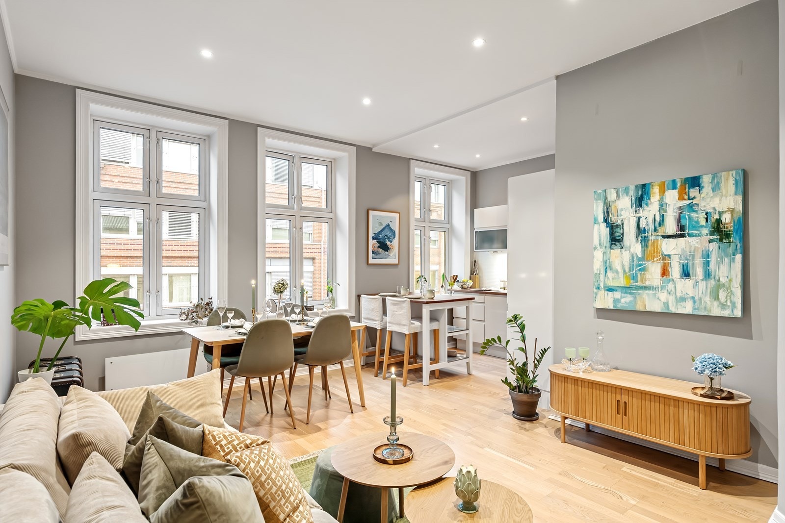 Velkommen til Herslebs gate 4A! Lys og innbydende 3-roms leilighet midt i hjertet av populære Grünerløkka. Galleribilde