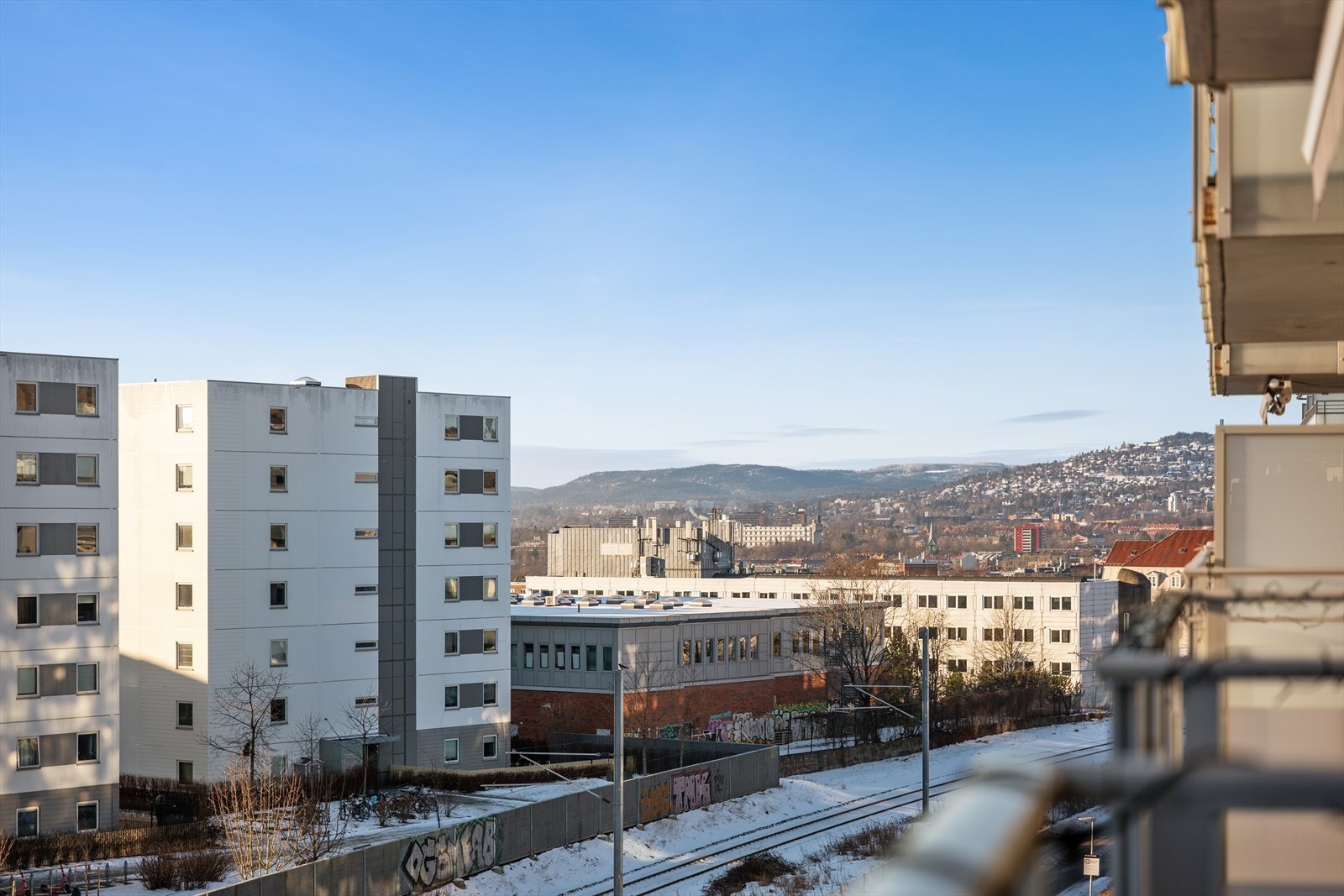Nyt fritt utsyn og utsikt hele veien bort til Holmenkollen Galleribilde