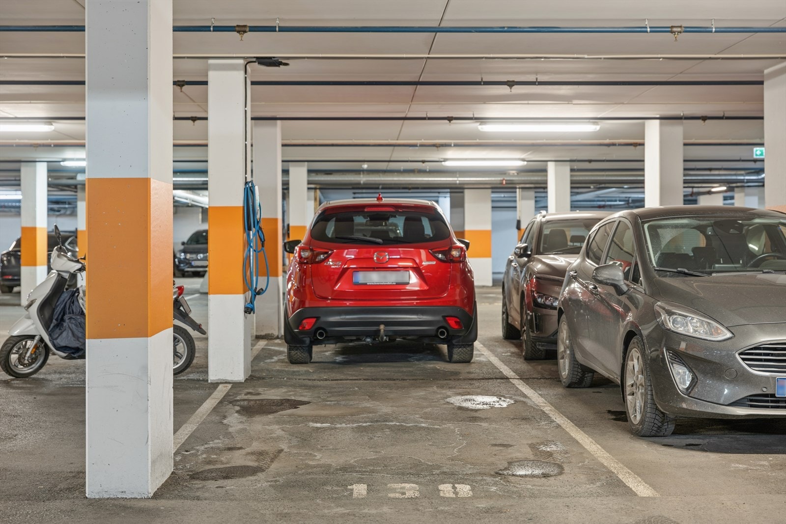 Det medfølger garasjeplass med elbil lader Galleribilde