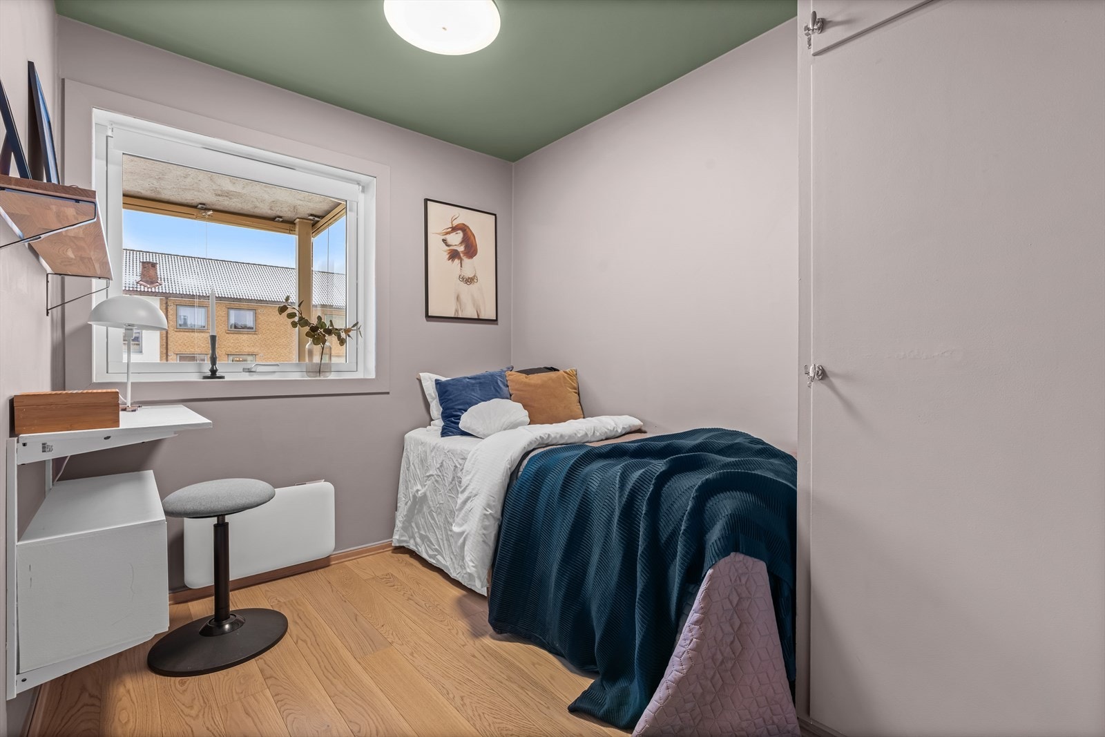 Soverommene har plass til seng, nattbord og annet ønskelig møblement. Galleribilde