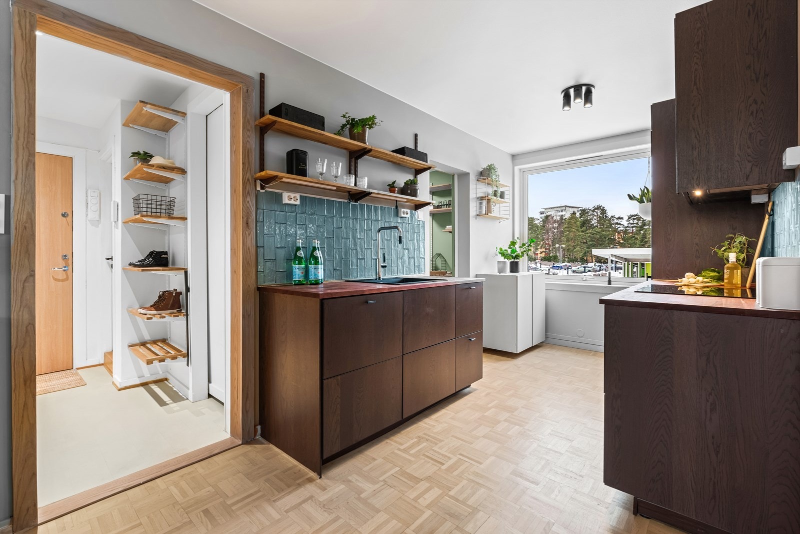 Kjøkkenet har en pen innredning fra Ikea, nytt i 2023/2024. Galleribilde