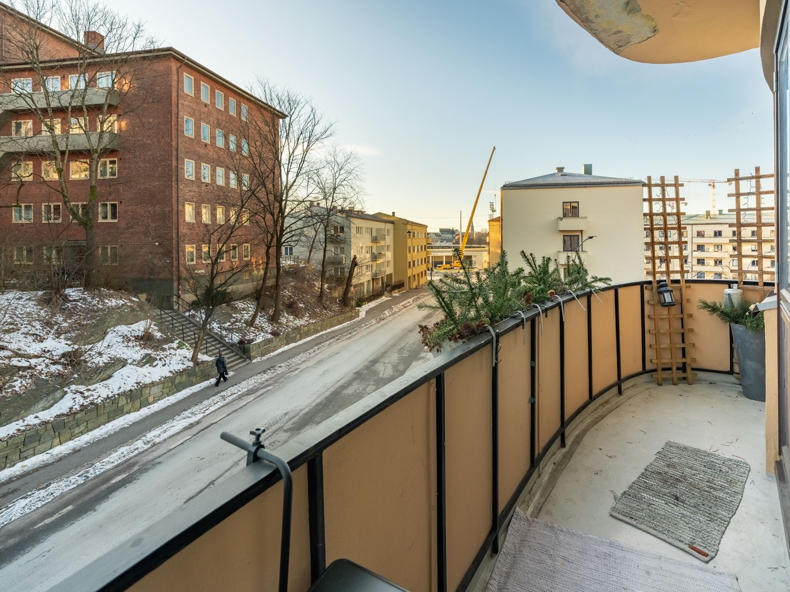 Fra stuen er det utgang til leilighetens herlige balkong på ca. 5 m². Galleribilde