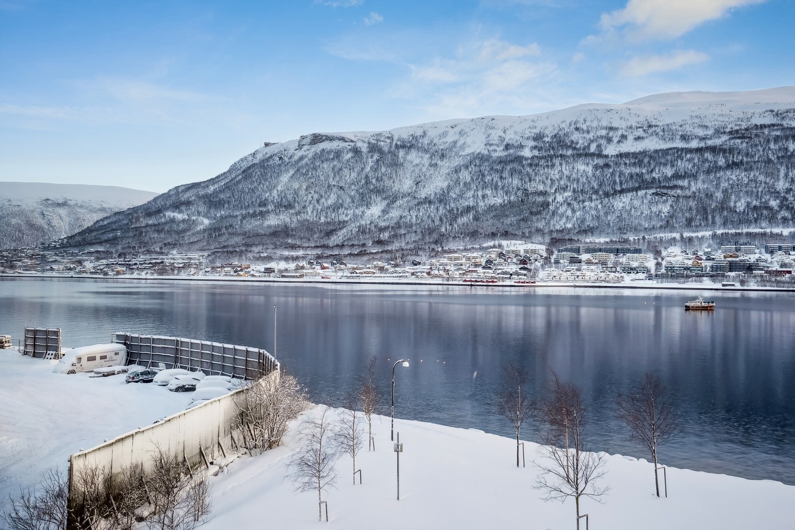 Magisk utsikt mot sundet og Fjellheisen Galleribilde