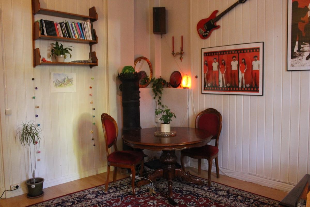 Spisebord i stuen Galleribilde