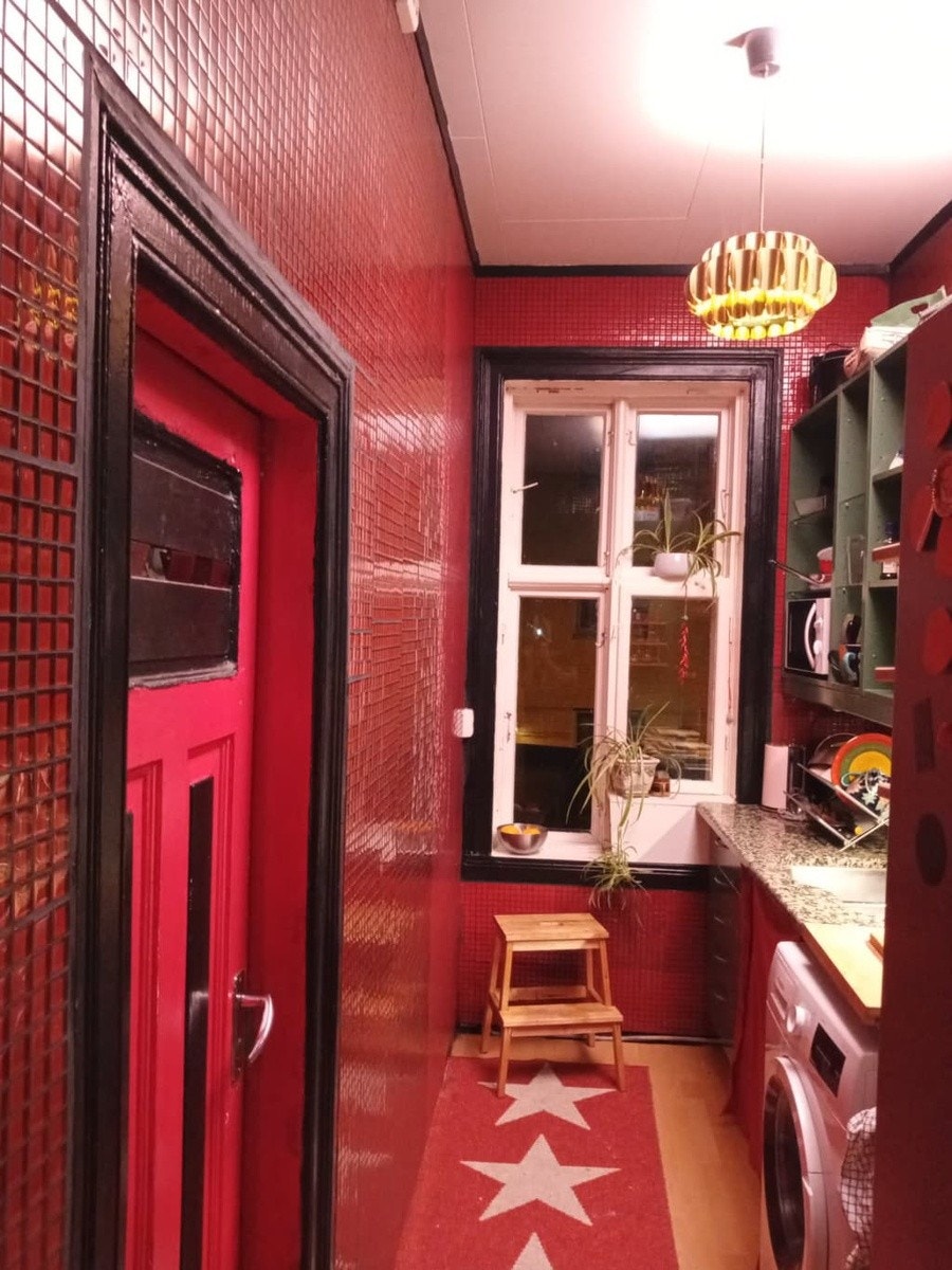 Mosaikk fliser ble lagt i sommer ( prøve å feile metoden :) Det ledige rommet er ved siden av kjøkkenet. Galleribilde