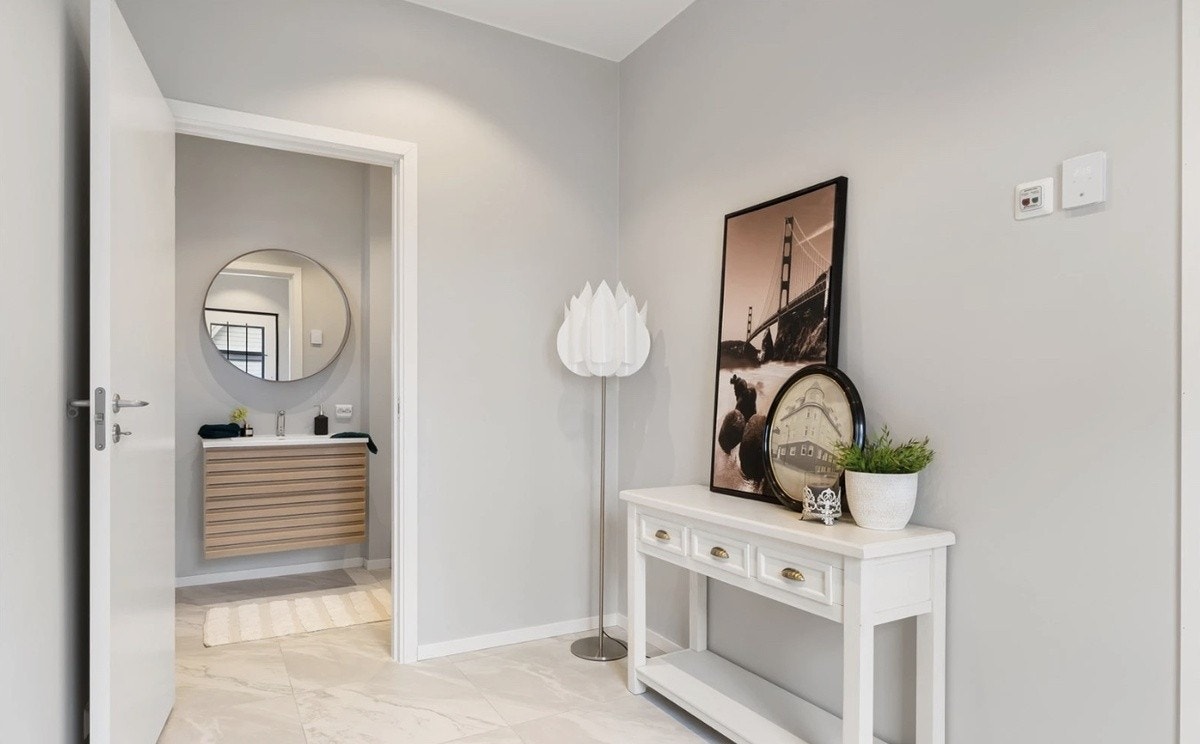 Gang med gjestetoalett Galleribilde