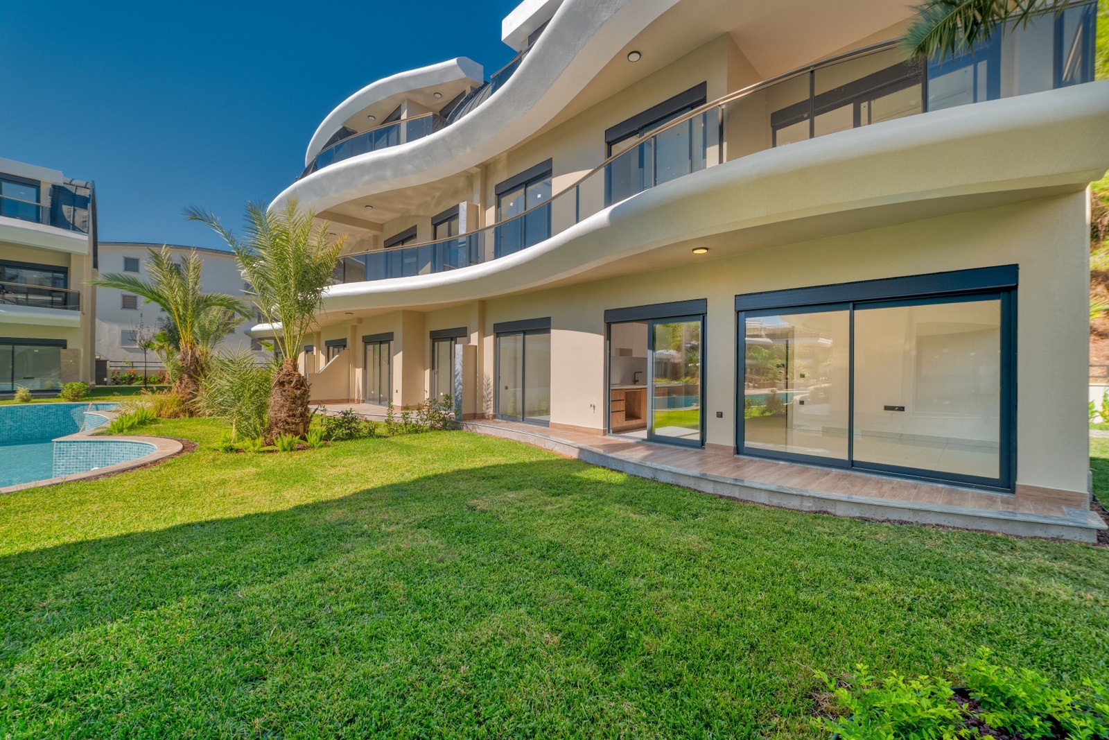 Private Garden of the apartment Galleribilde
