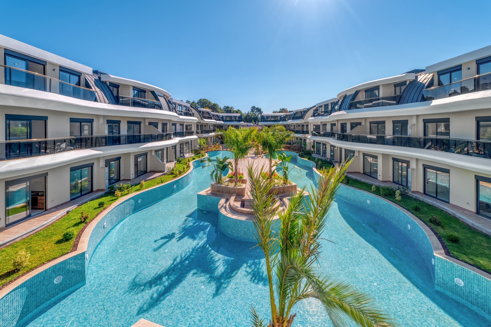 General Pool - Garden View Galleribilde