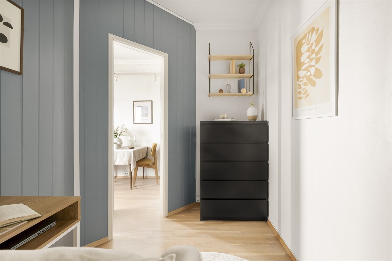 Fleksibelt rom i tilknytning til stuen, egnet som kontor eller arbeidsplass. Galleribilde