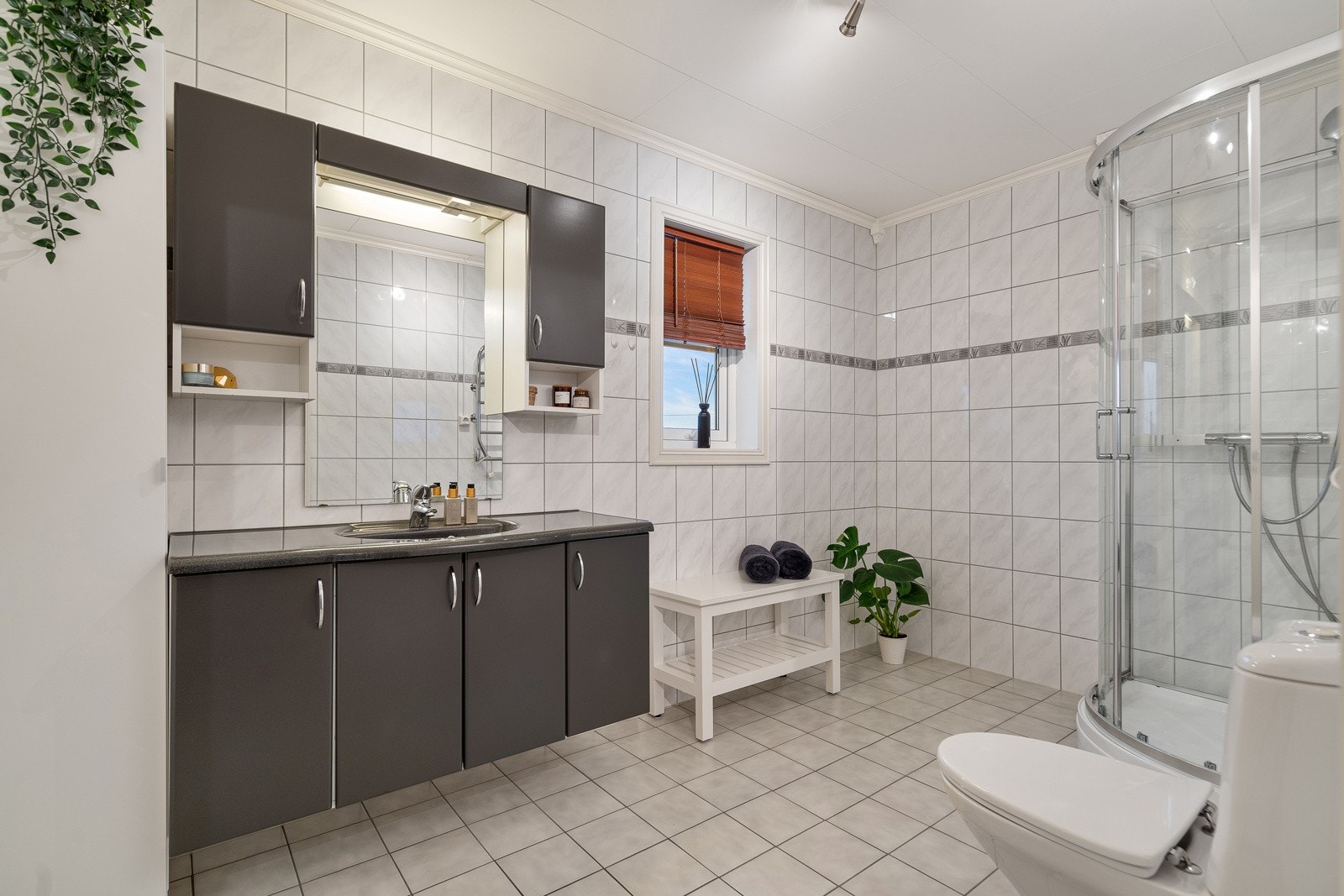 Delikat baderom med varmekabler Galleribilde