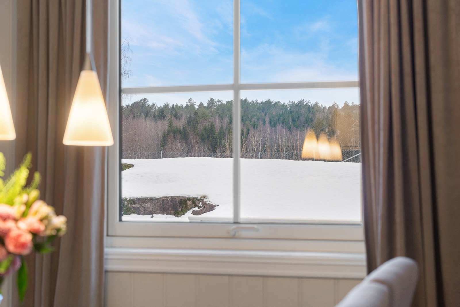 Fint utsyn mot vest fra stua Galleribilde