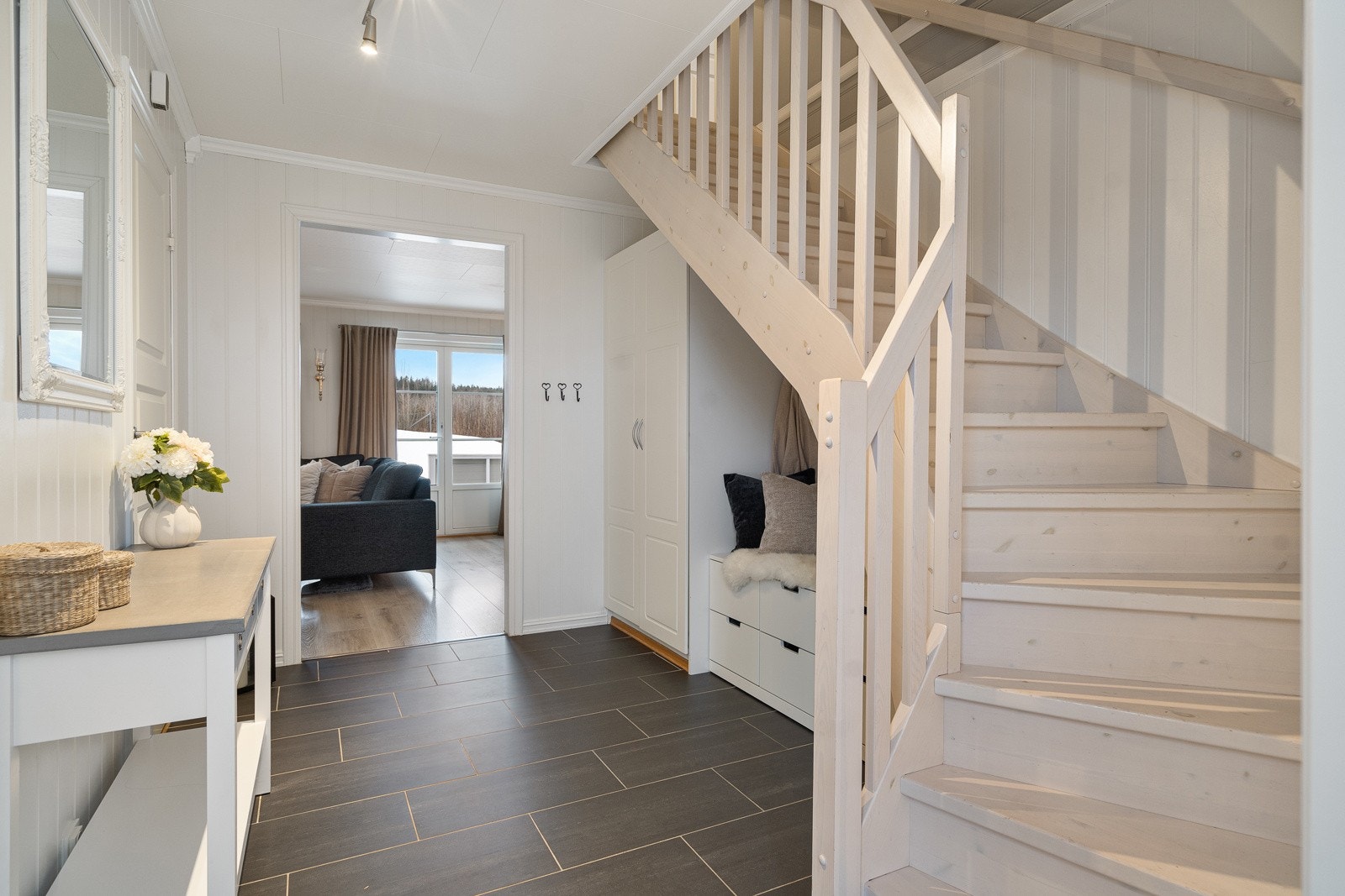 Velkommen inn i dennde praktiske og hyggelige gangen Galleribilde