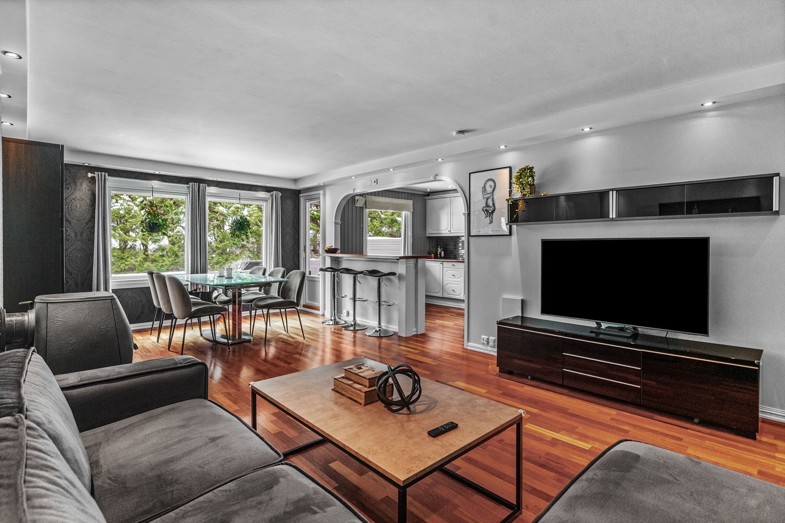 Velkommen til Fergevegen 5B, presentert av Malin Goa i Nordvik! Foto: Stefan Borup Galleribilde