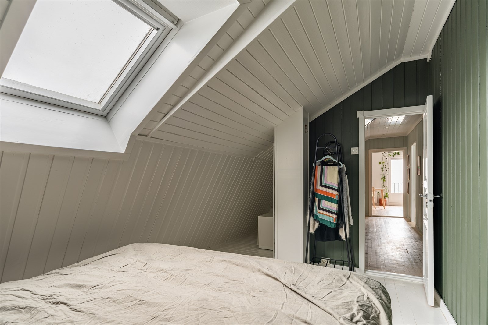 Glasset i takvinduet ble skiftet i 2019, og rommet varmes opp med elektrisitet. Galleribilde