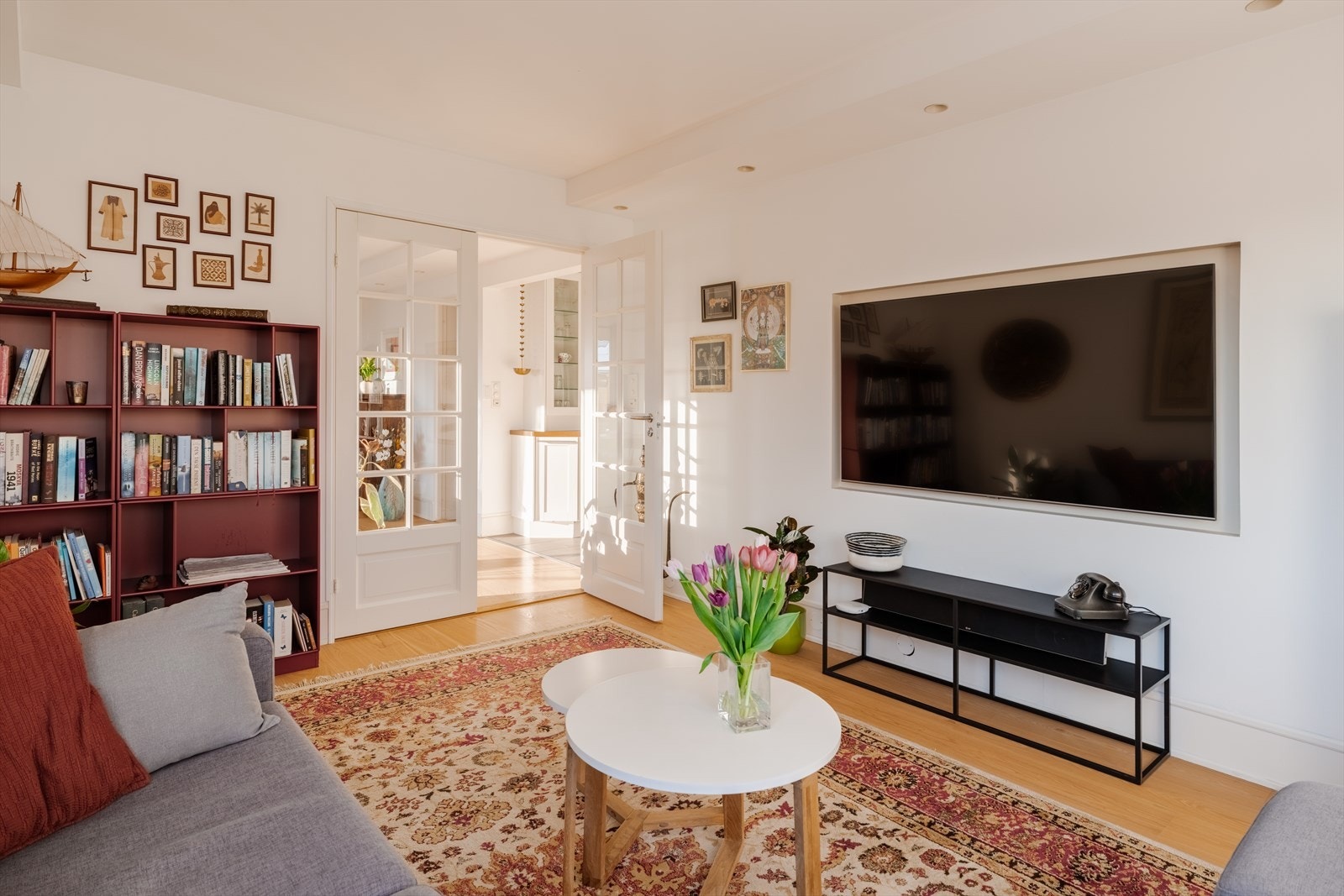 Innholdsrik del av tomannsbolig med stor, skjermet hage i et rolig og etablert nabolag. Galleribilde