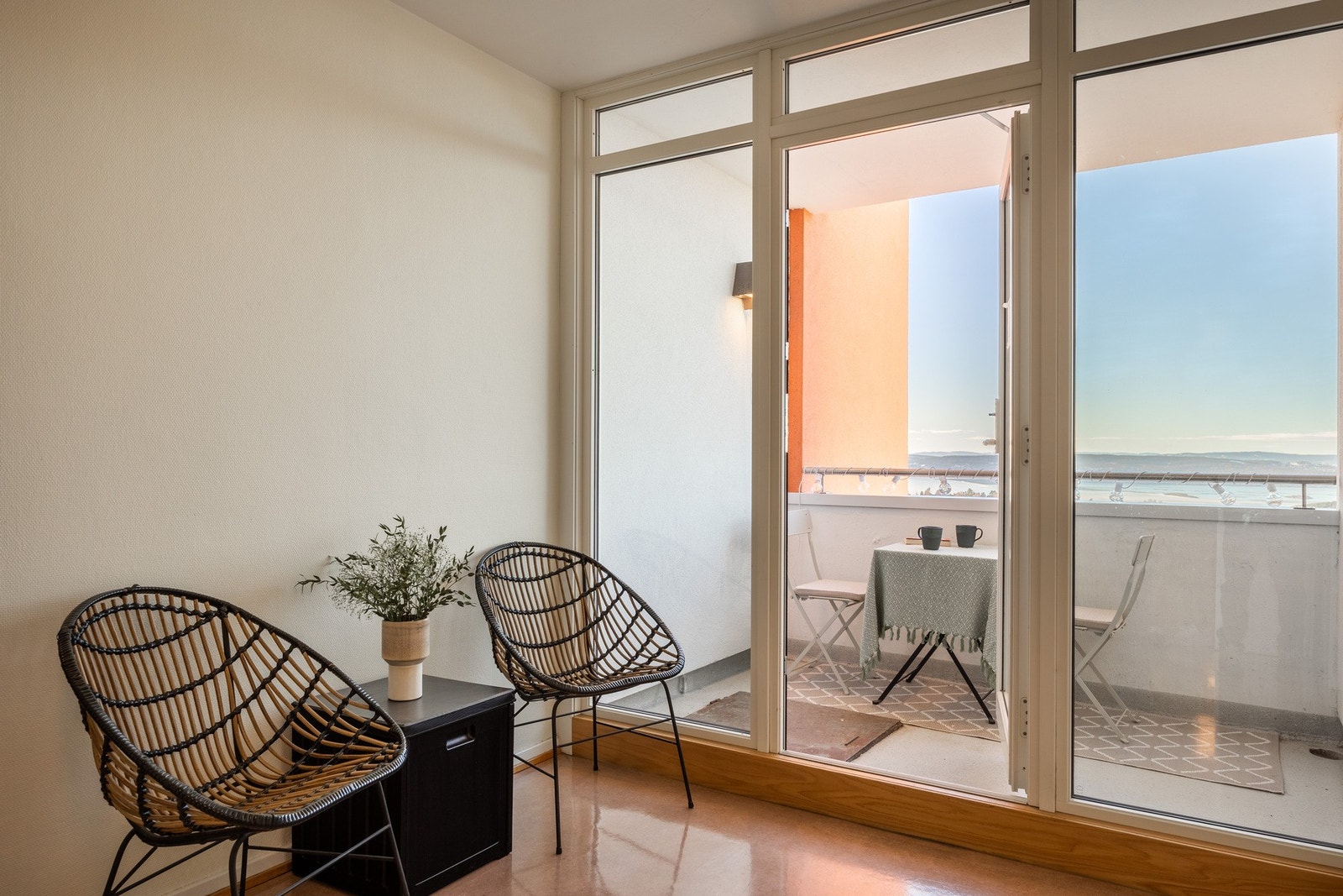 Det er en felles balkong i hver etasje. Galleribilde